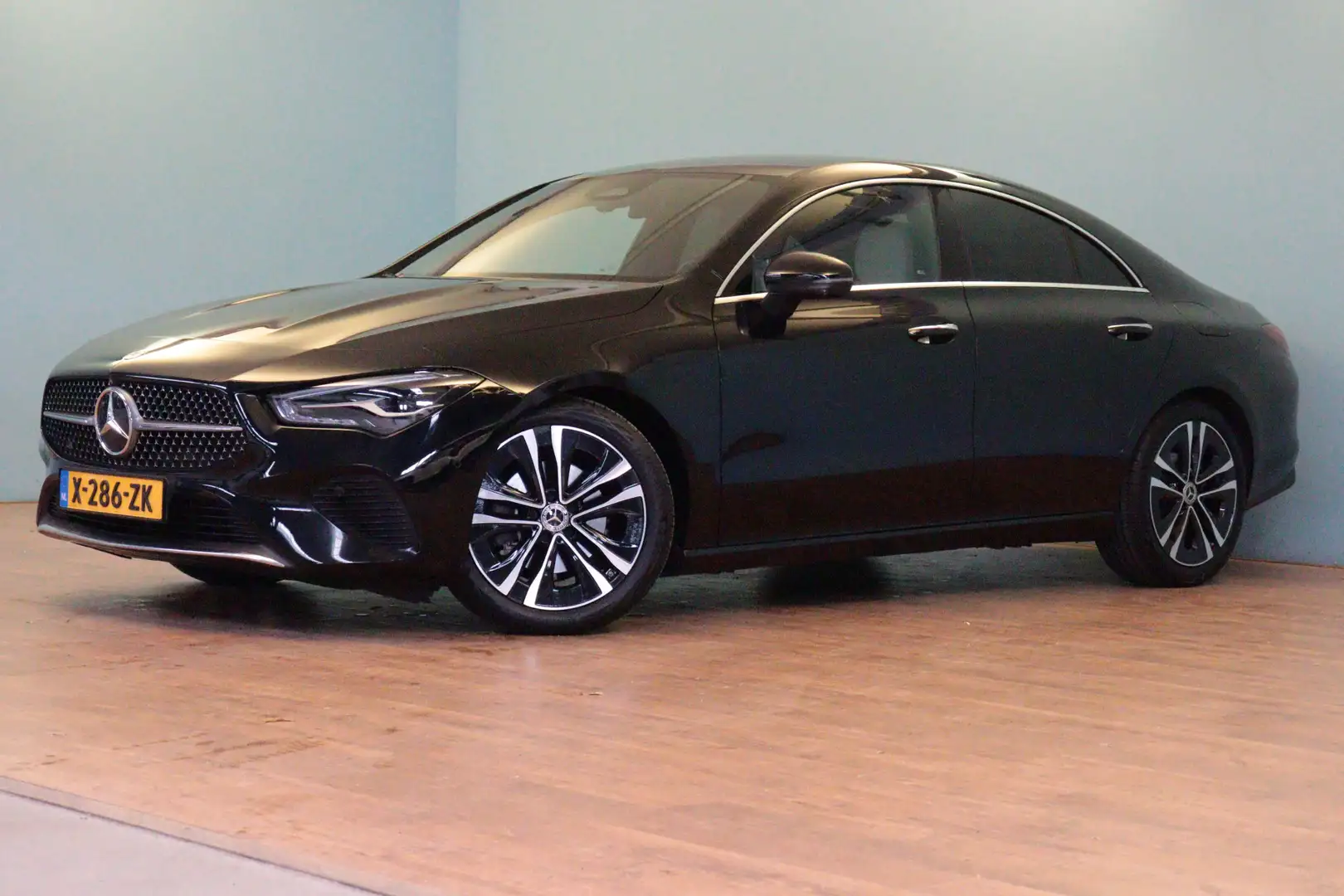 Mercedes-Benz CLA 180 Luxury Line Automaat | NAVI | 360-CAMERA | ADAP CR Zwart - 1