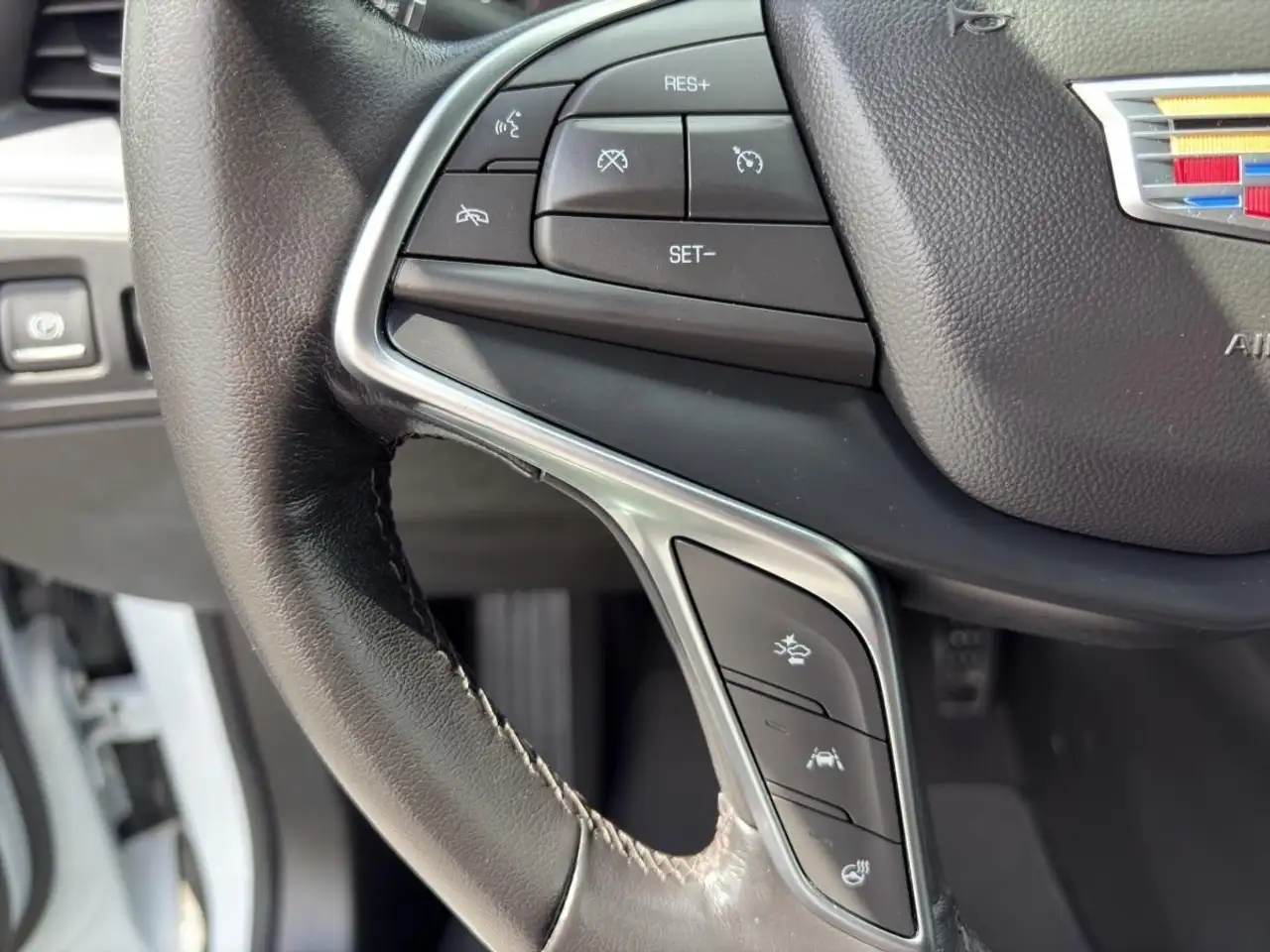 Cadillac XT5 photo Cadillac XT5