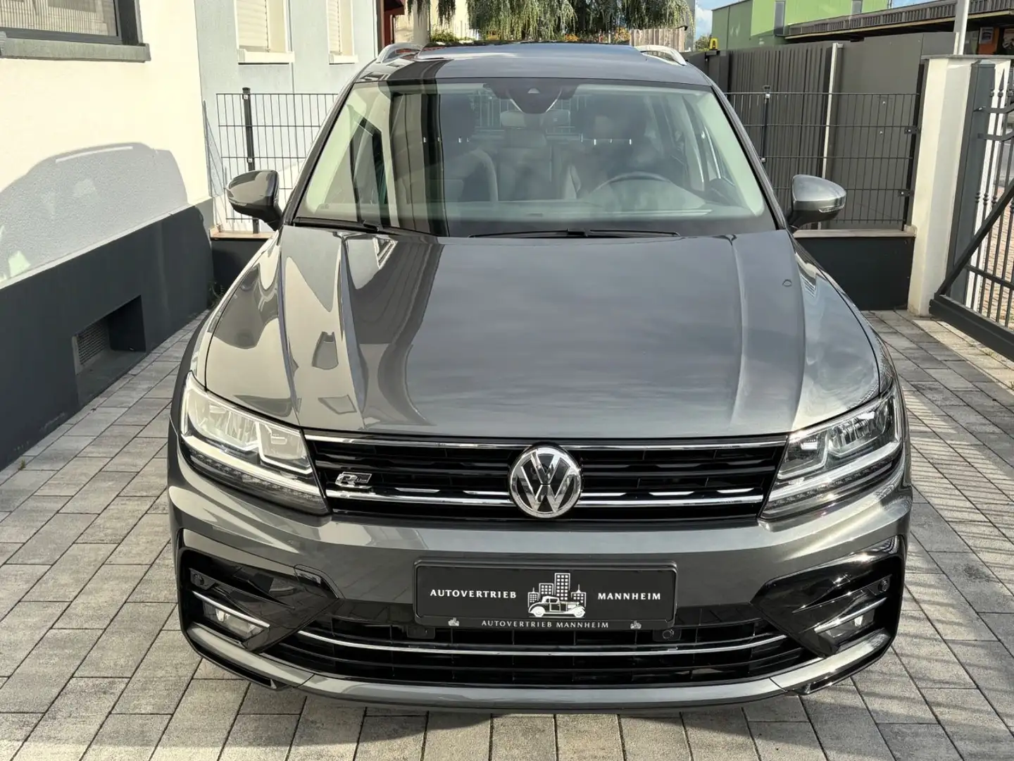 Volkswagen Tiguan R-Line BMT/Start-Stopp 4Motion /KAMERA Grau - 2