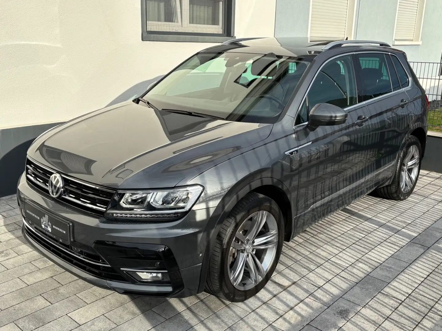 Volkswagen Tiguan R-Line BMT/Start-Stopp 4Motion /KAMERA Grau - 1