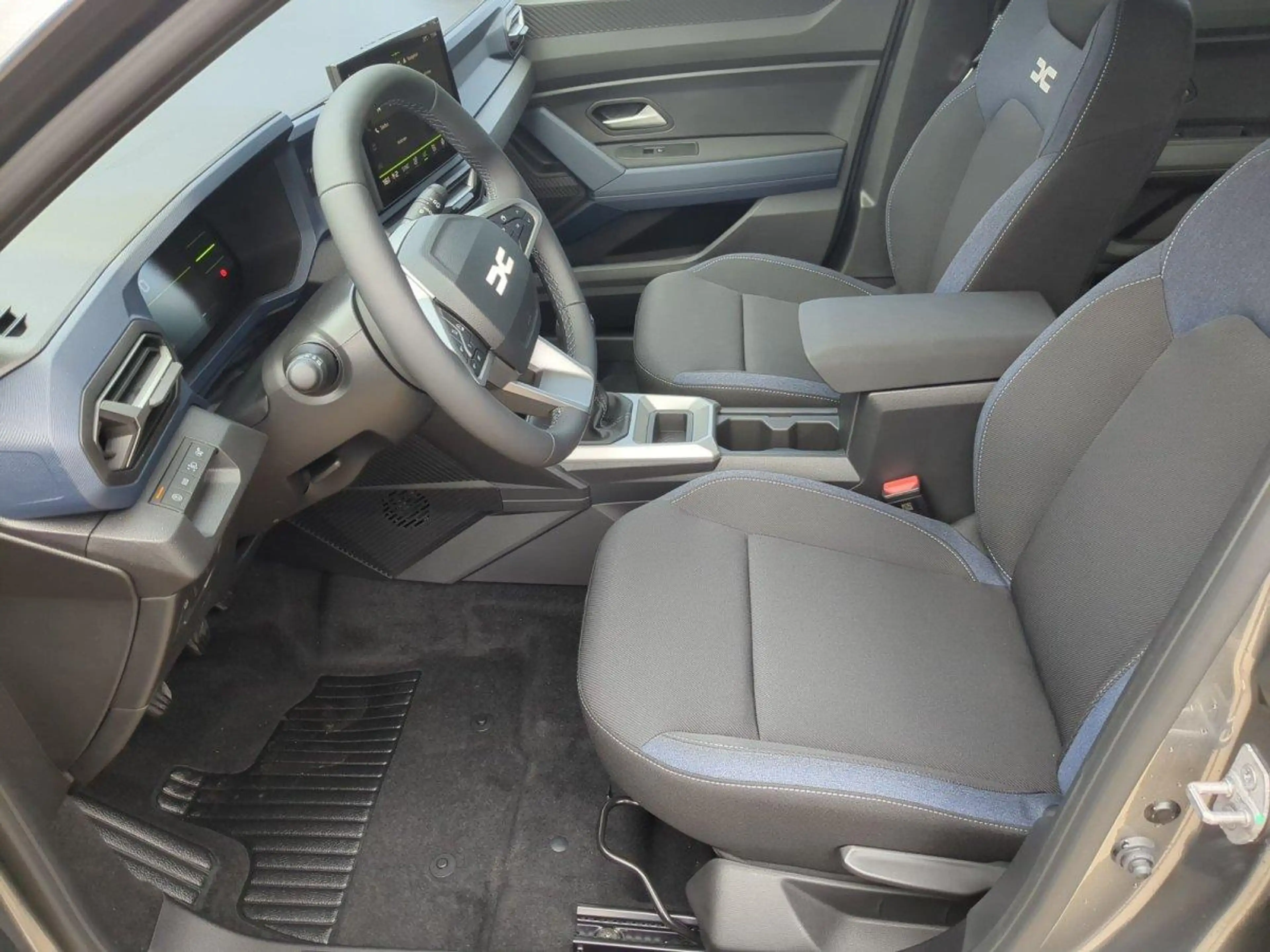 Dacia Bigster Expression Navi+SHZ+LKHZ+RFK TCe 140 103 kW (14... — photo 4