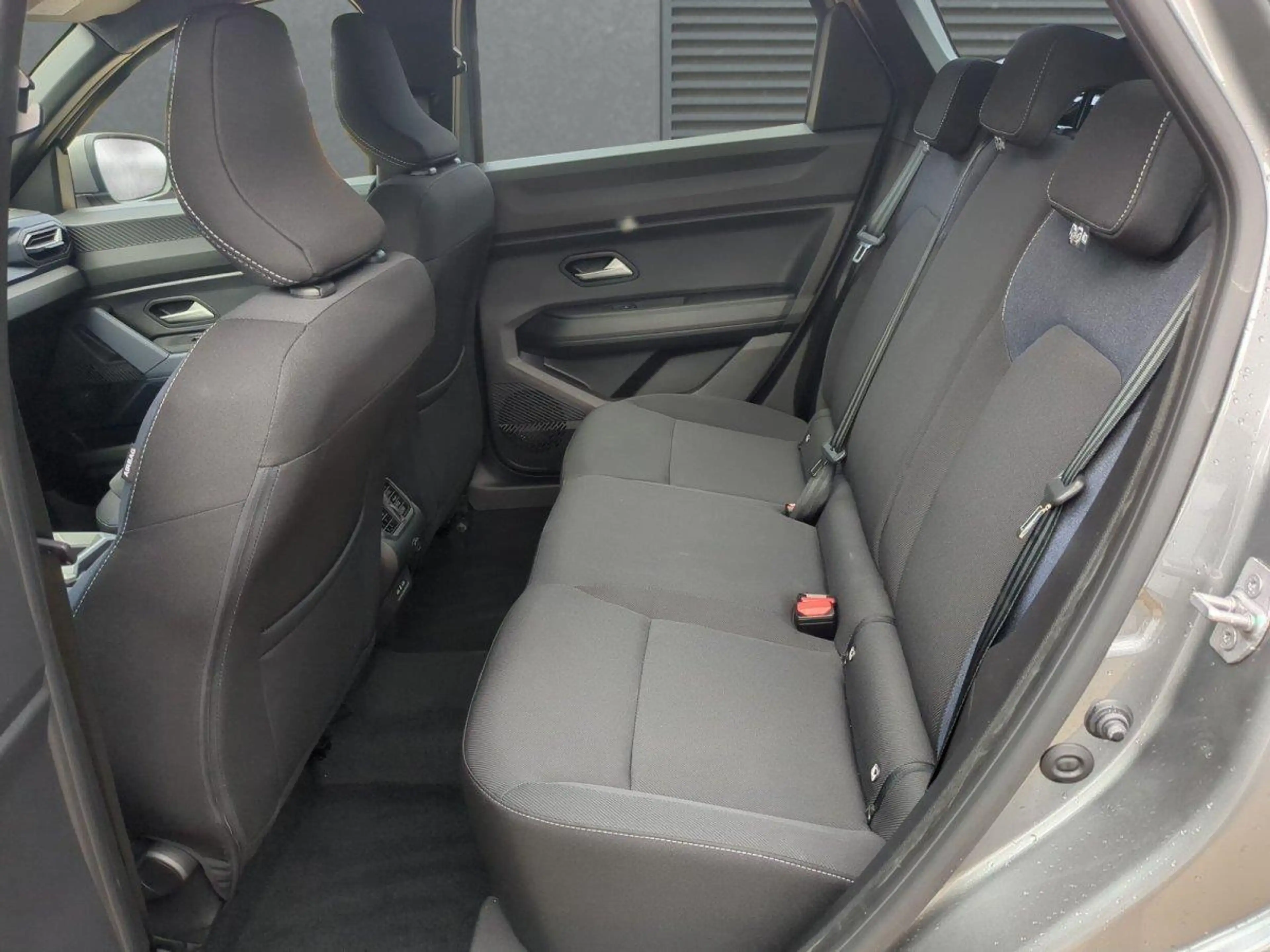 Dacia Bigster Expression Navi+SHZ+LKHZ+RFK TCe 140 103 kW (14... — photo 6