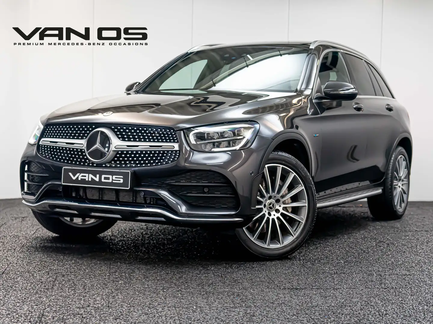 Mercedes-Benz GLC 300 GLC 300e 4MATIC AMG Line | Pano | Burmester | Trek Grijs - 1