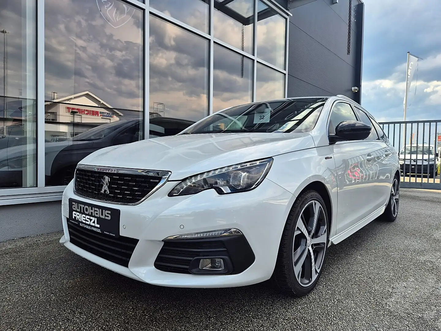 Peugeot 308 SW 1,5 BlueHDI 130 GT Line S&S Weiß - 1