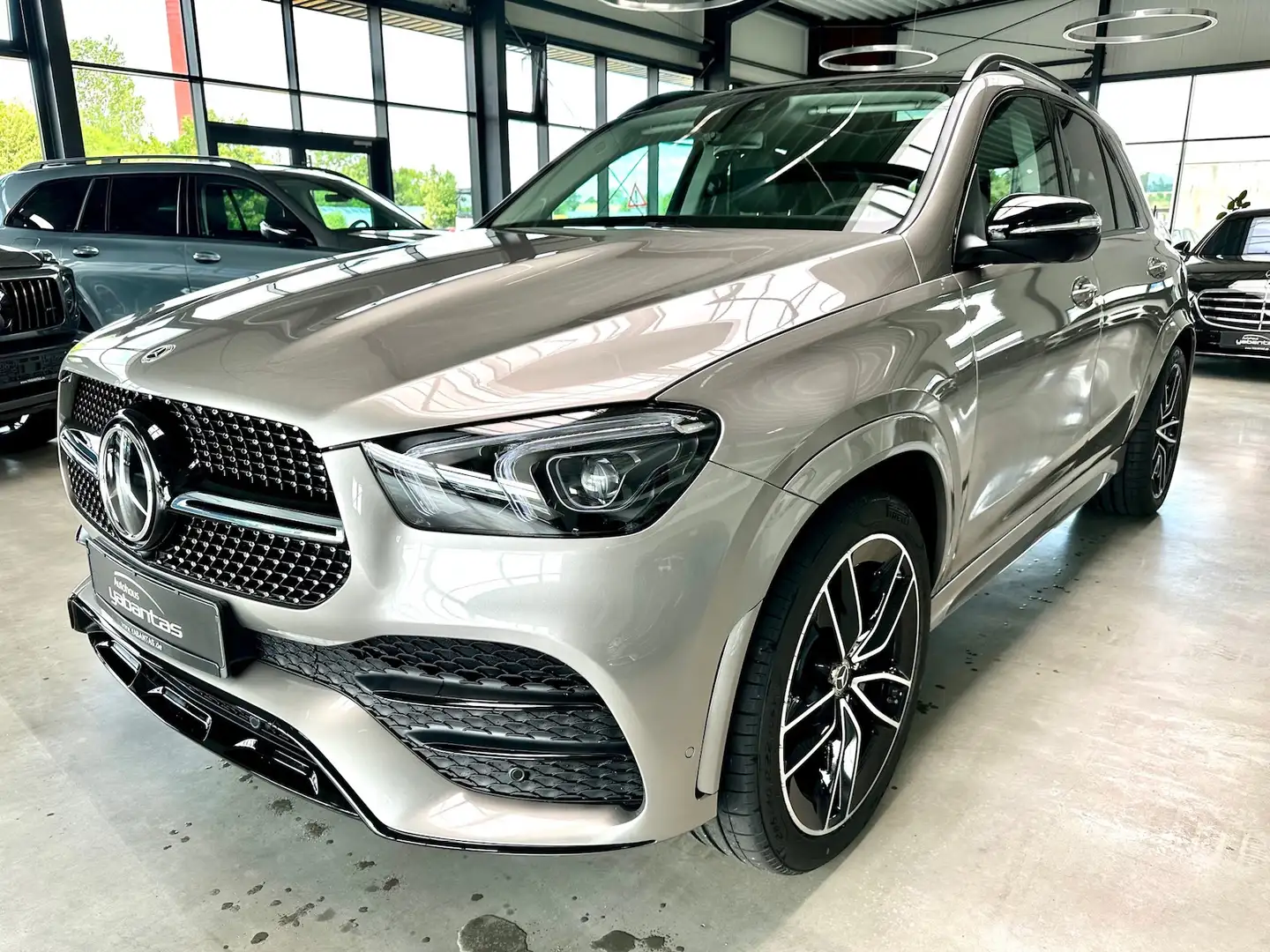 Mercedes-Benz GLE 400 d 4M AMG Night DISTRONIC+ Pano 360° AHK EASY-PACK Silber - 1