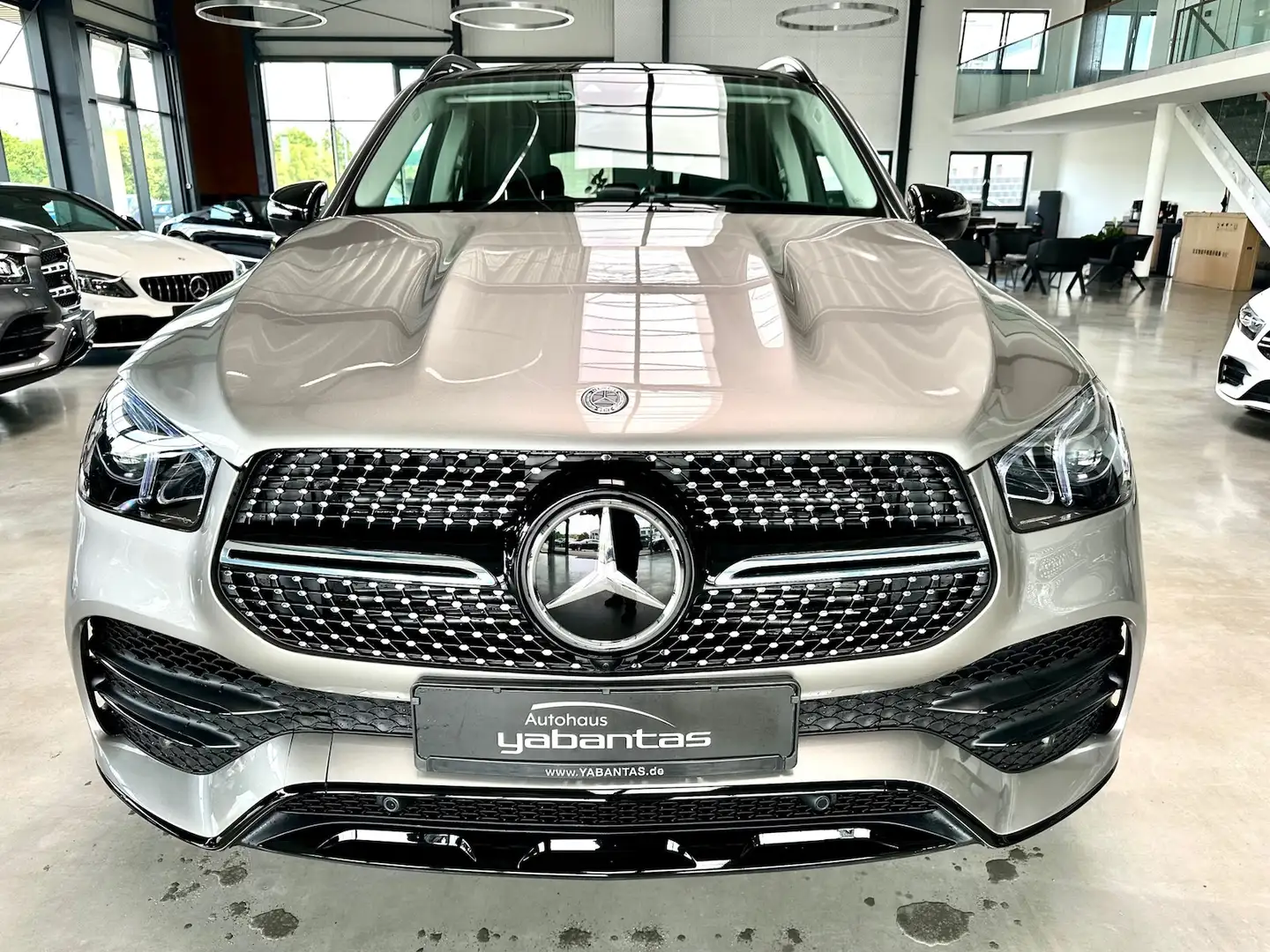 Mercedes-Benz GLE 400 d 4M AMG Night DISTRONIC+ Pano 360° AHK EASY-PACK Silber - 2