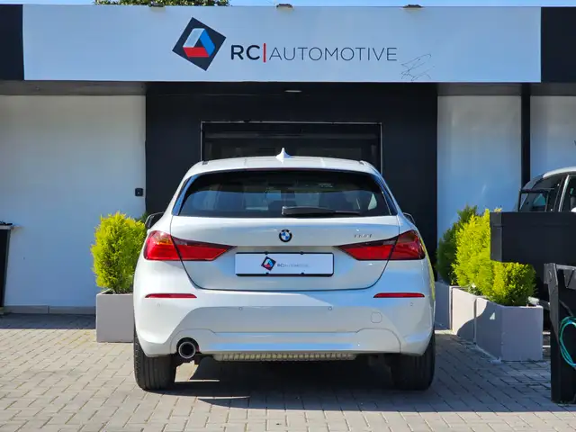 BMW 1 Series view 5
