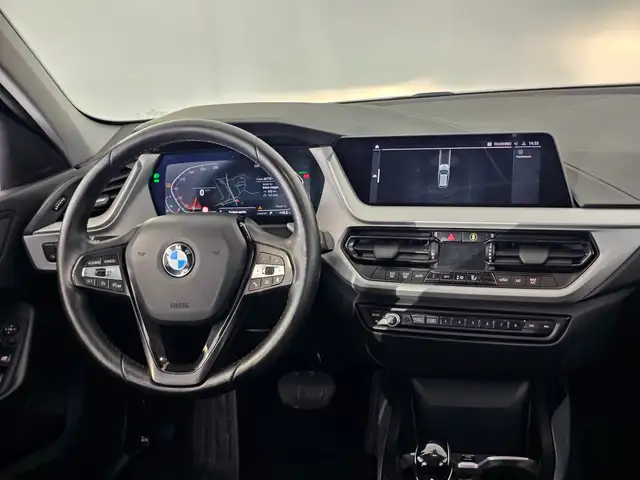 BMW 1 Series view 8