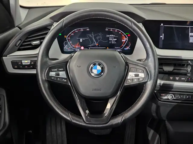 BMW 1 Series view 9