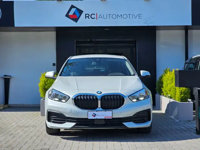 BMW 1 Series view 3