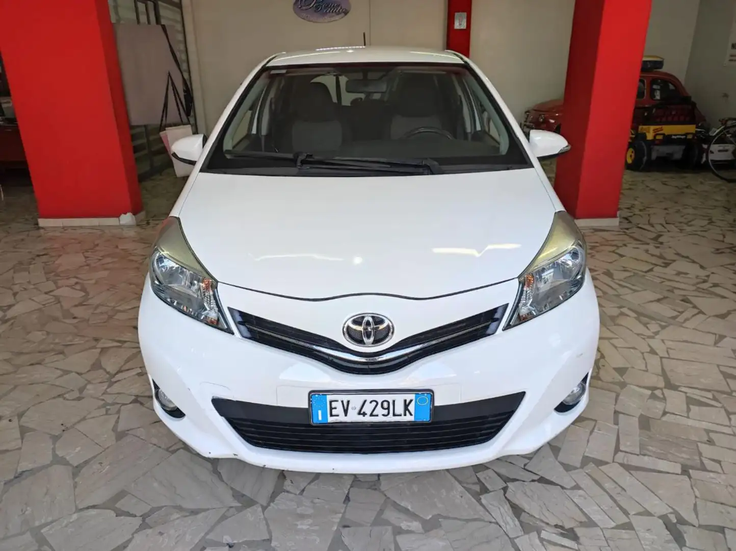 Toyota Yaris 1.4 D-4D 5 porte Lounge Bianco - 2