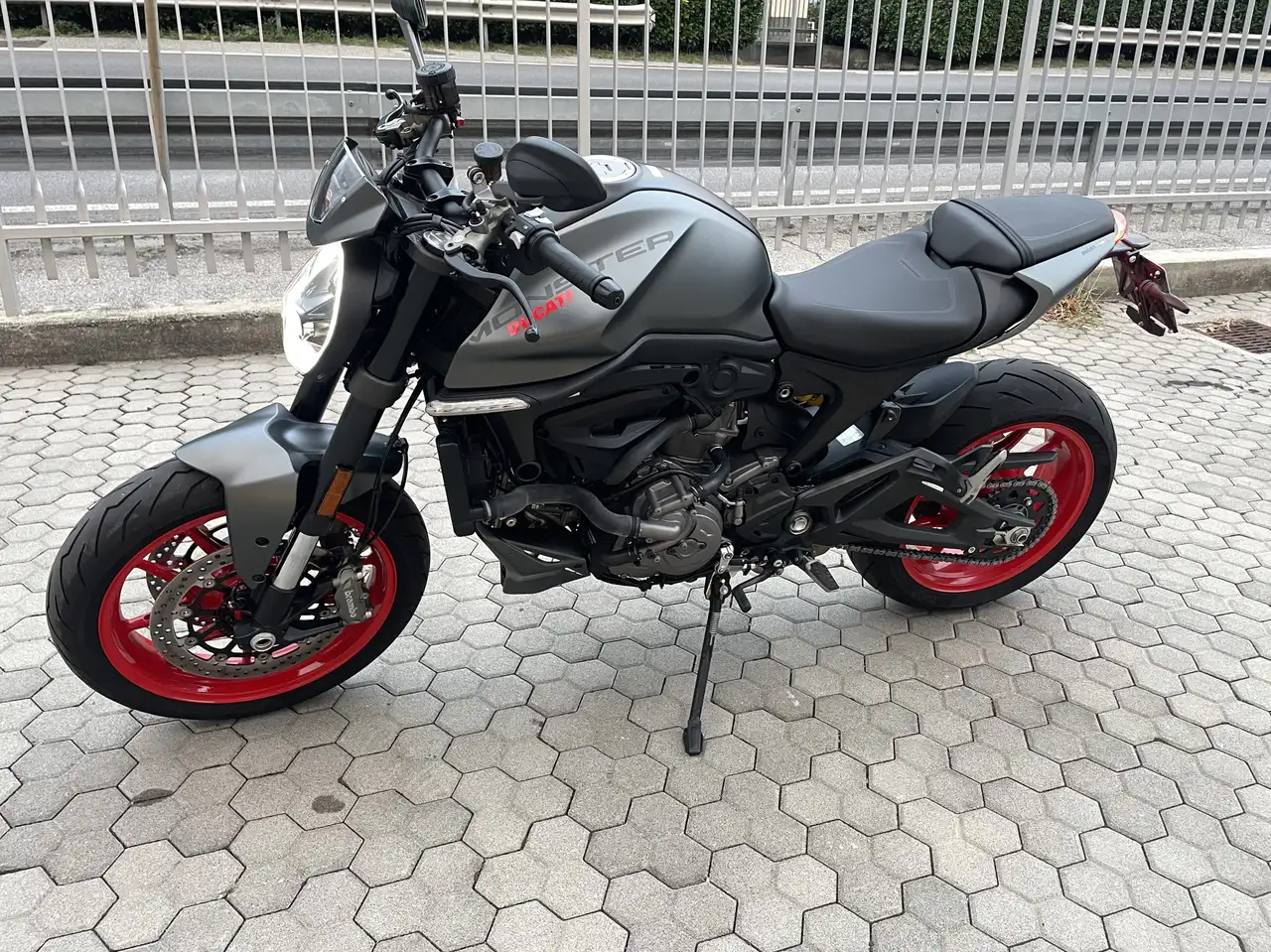 Ducati Monster 937