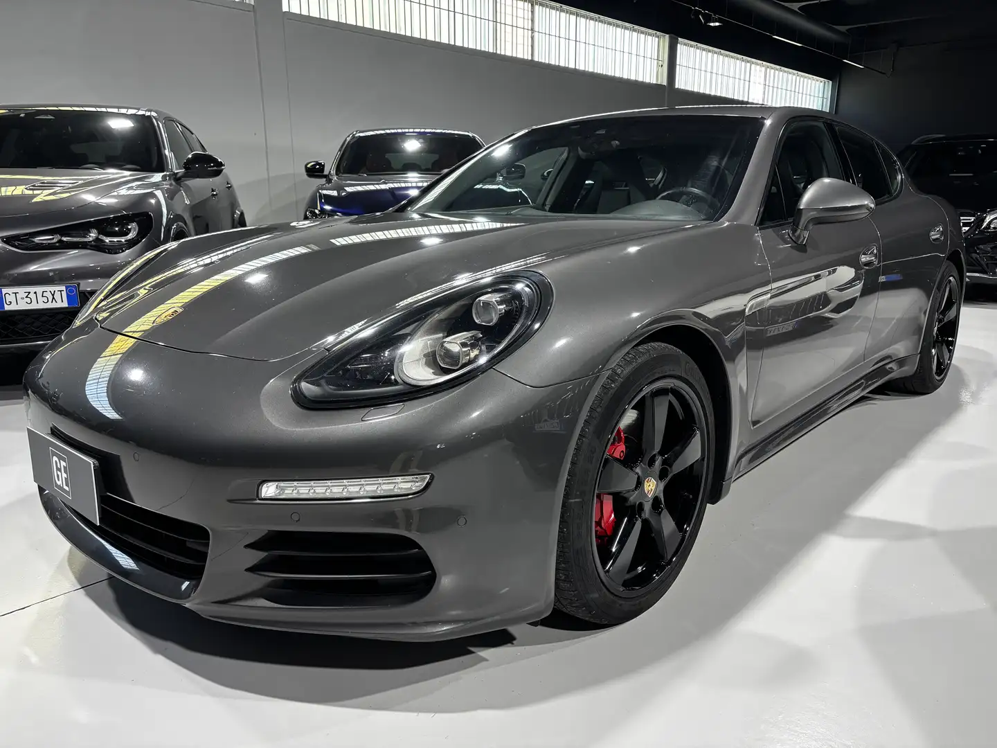 Porsche Panamera 3.0 300cv Gris - 1
