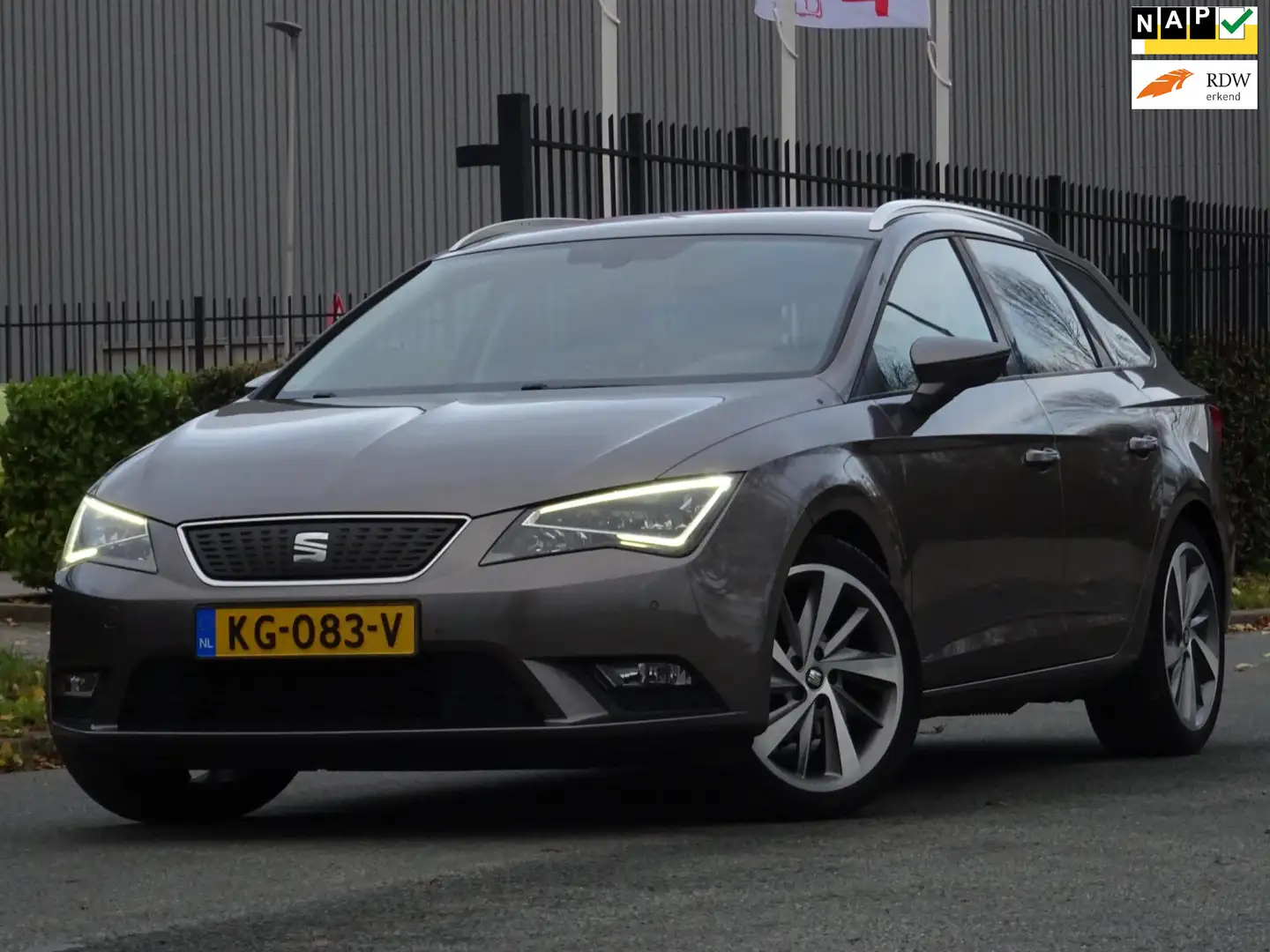 SEAT Leon ST 1.0 EcoTSI Style Connect NAP/NAV/CAMERA/PDC/LED Gris - 1