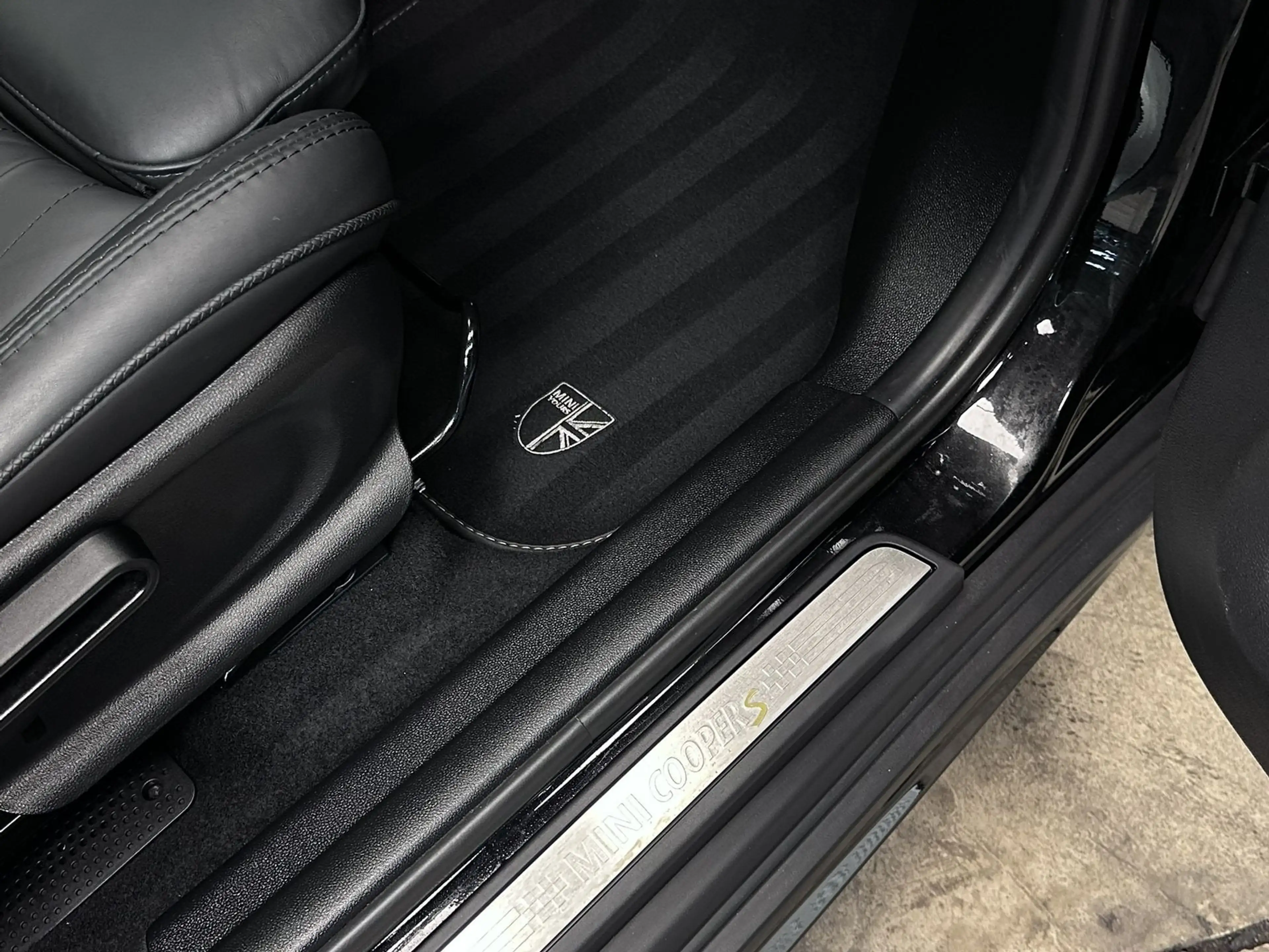 MINI Cooper SE Countryman *ALL4*PHEV*"MINI YOURS"*PANO DAK*CARPLAY* — photo 19