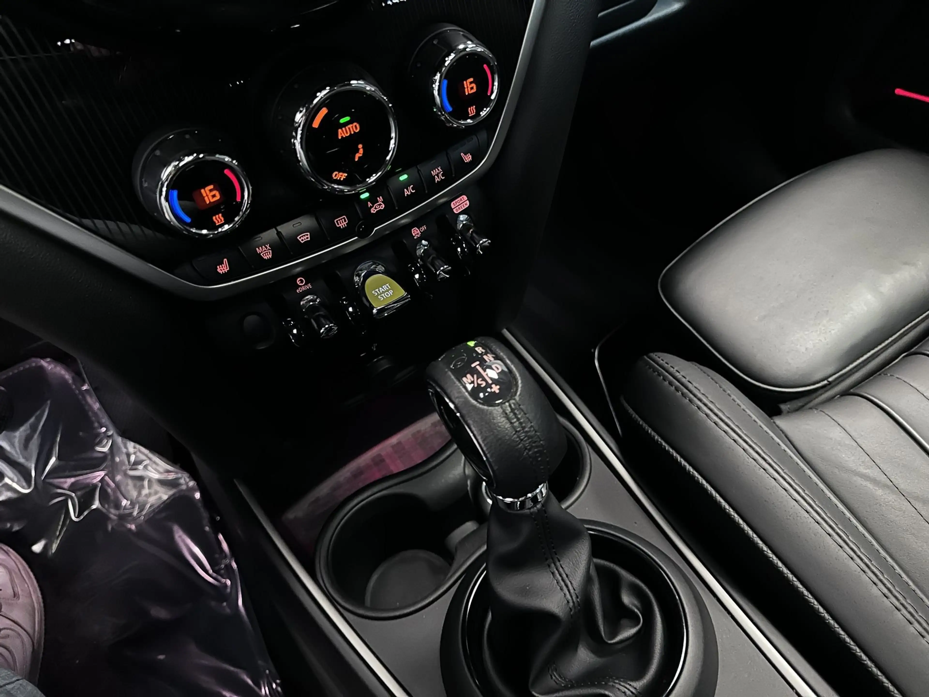 MINI Cooper SE Countryman *ALL4*PHEV*"MINI YOURS"*PANO DAK*CARPLAY* — photo 29
