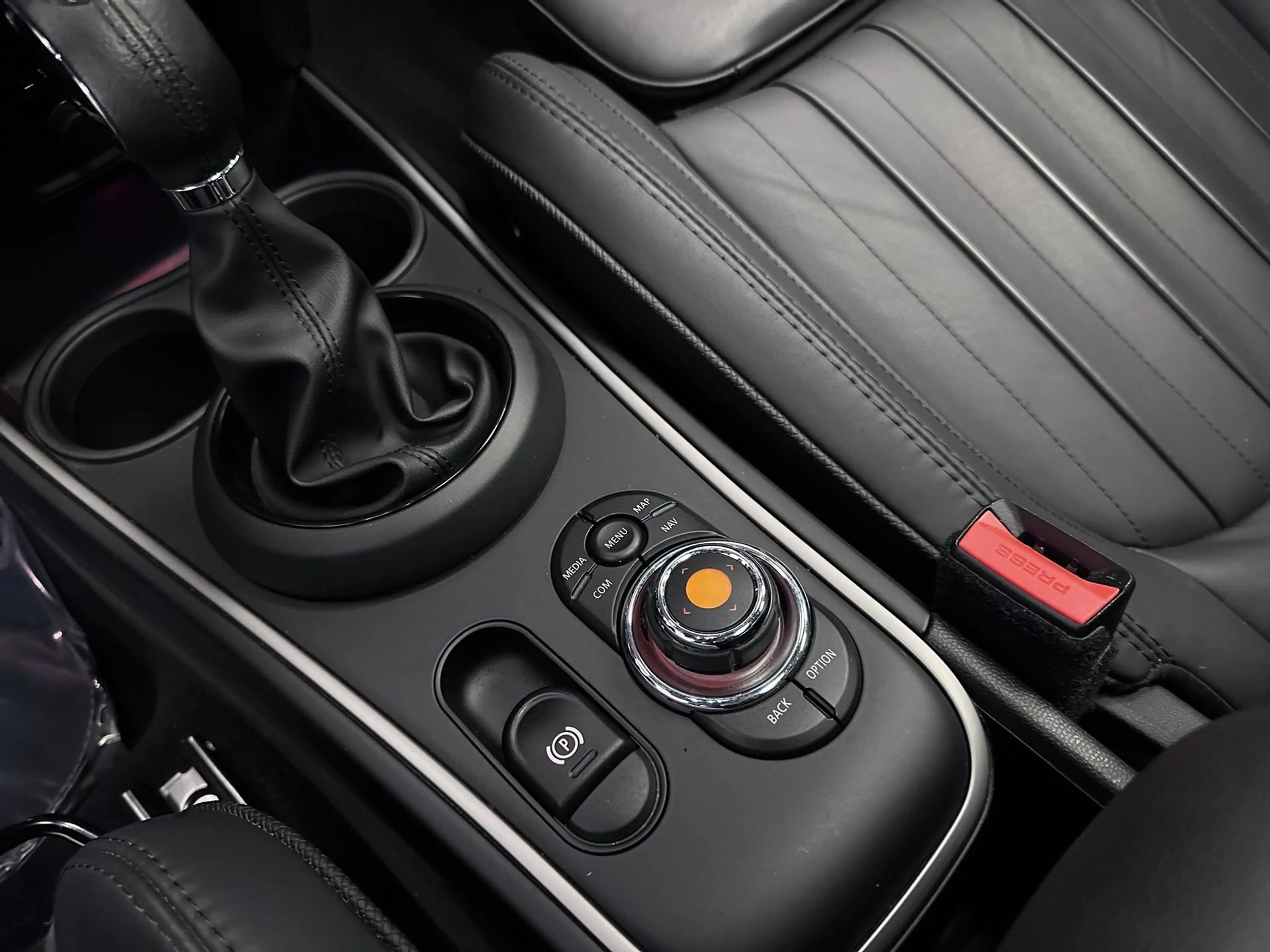 MINI Cooper SE Countryman *ALL4*PHEV*"MINI YOURS"*PANO DAK*CARPLAY* — photo 28