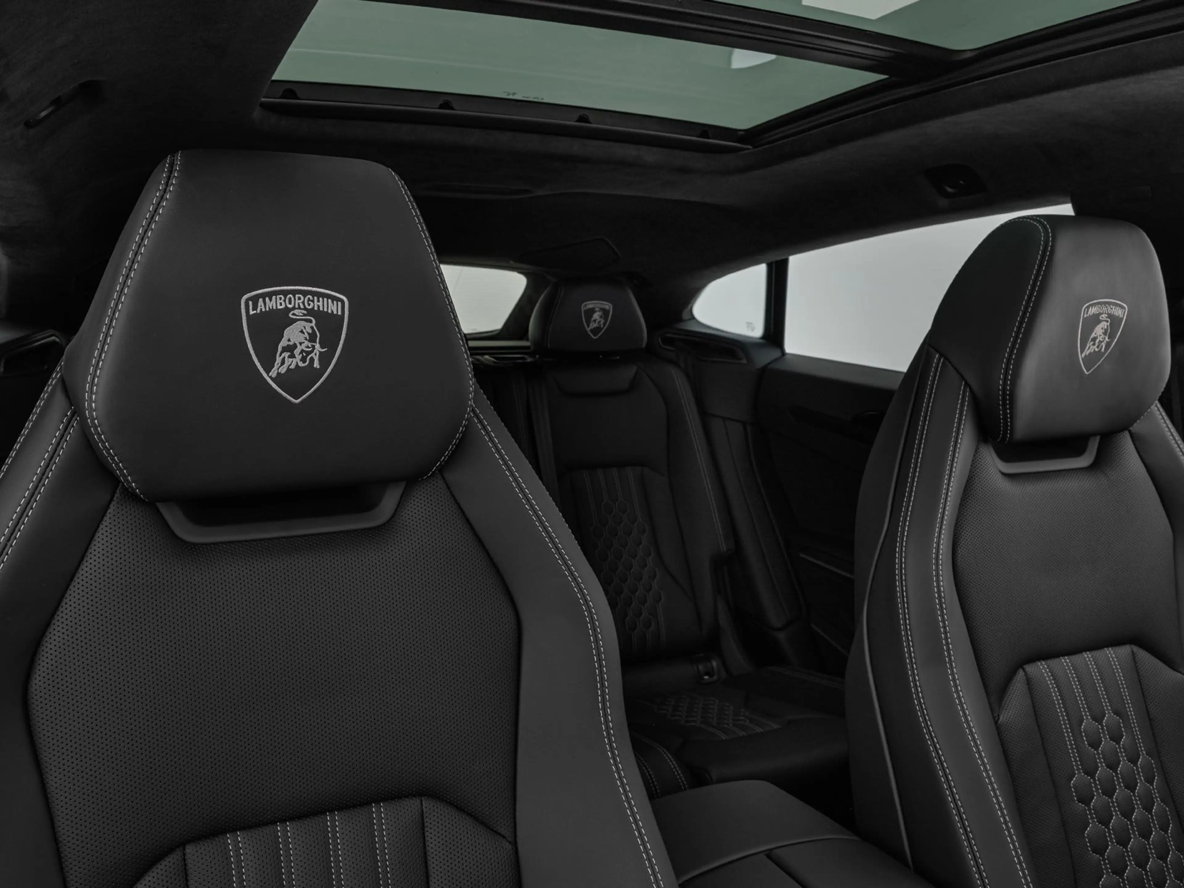 Lamborghini Urus SE — photo 11