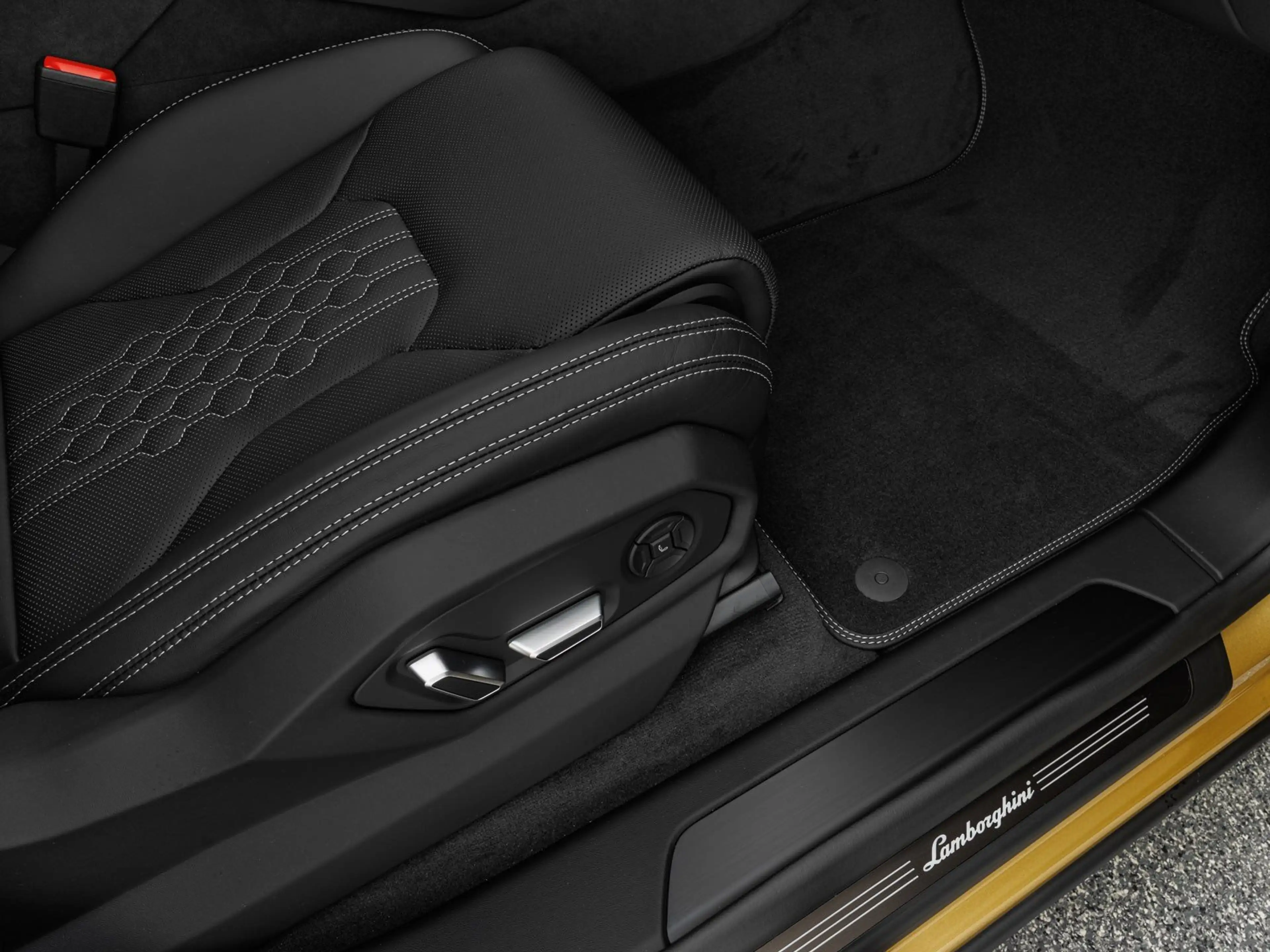 Lamborghini Urus SE — photo 13