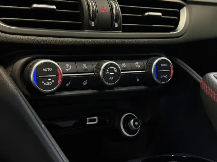 Alfa Romeo Giulia 2023, foto 16