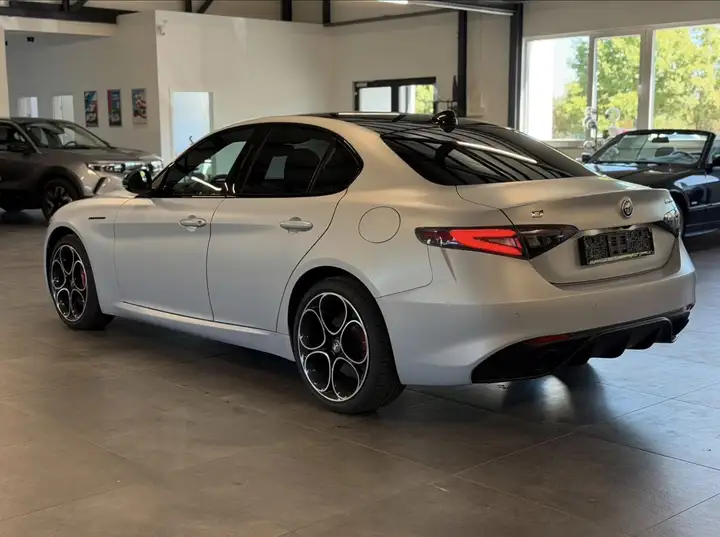Alfa Romeo Giulia 2023, foto 2