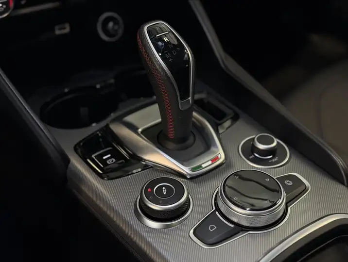 Alfa Romeo Giulia 2023, foto 15