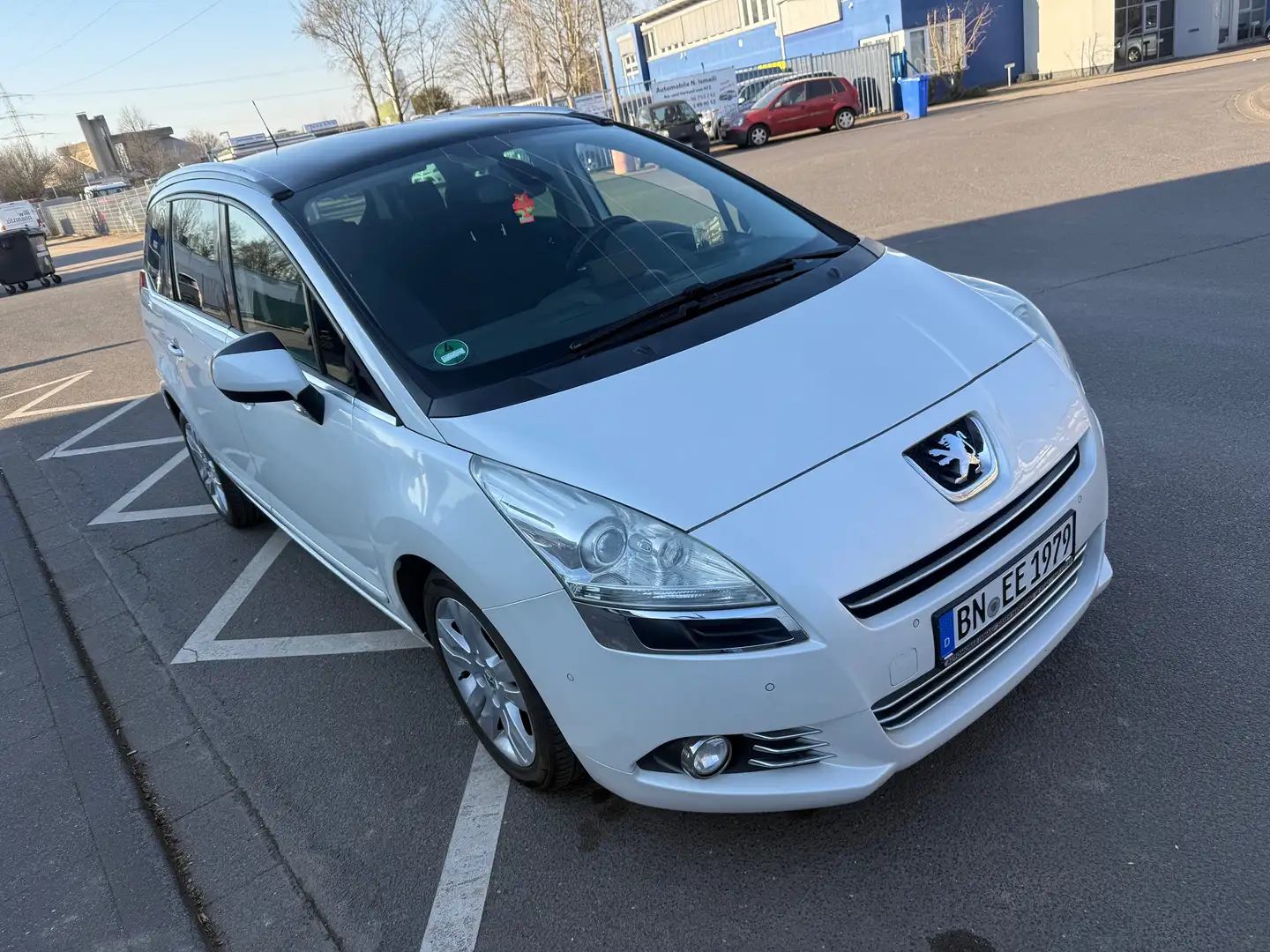 Peugeot 5008 Allure automatik 7  Sitze Panorama Dach Weiß - 1