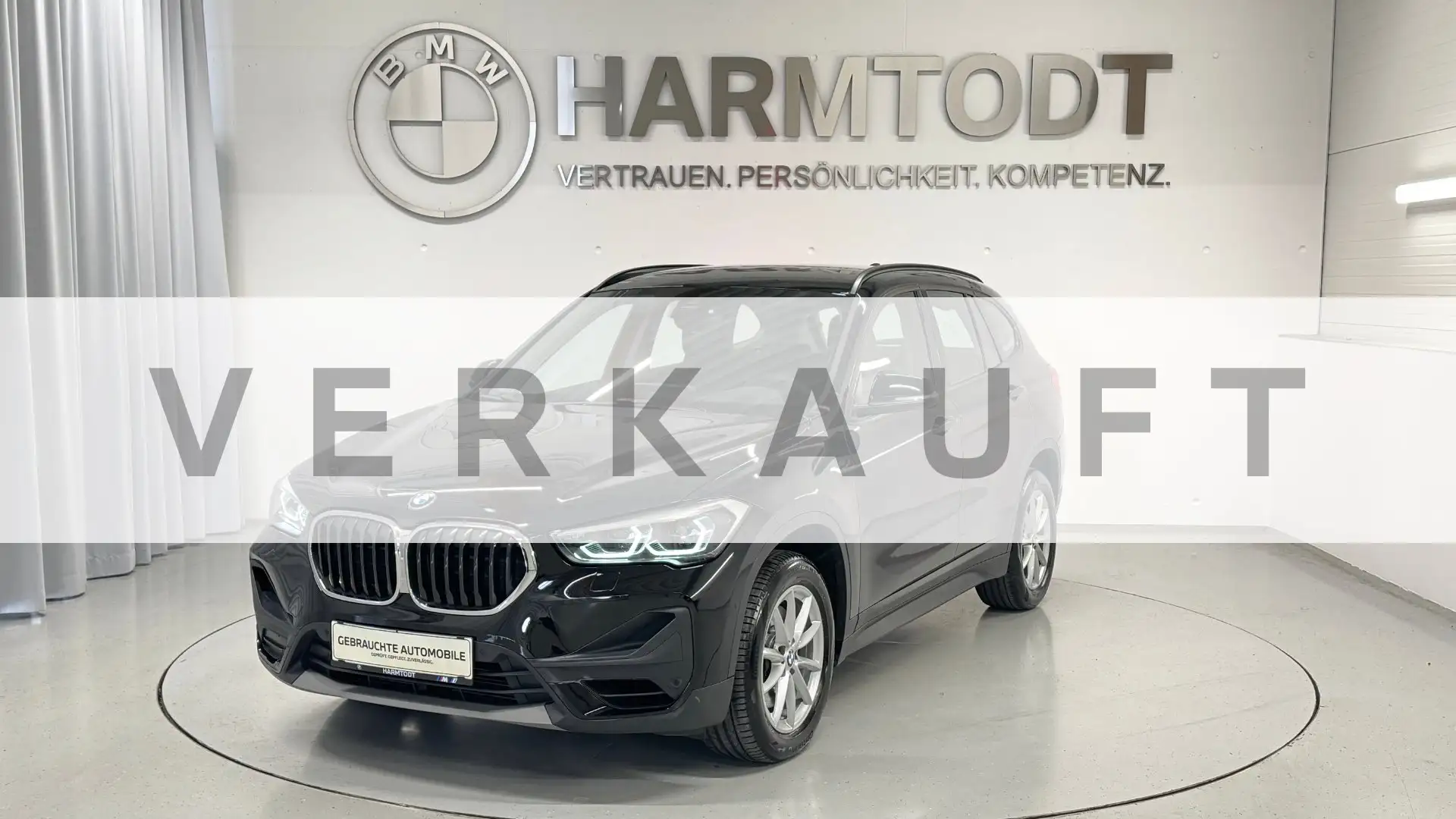 BMW X1 xDrive20i Schwarz - 1