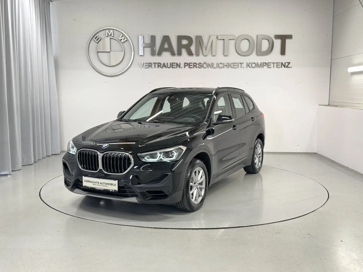 BMW X1 X1 xDrive20i Schwarz - 2