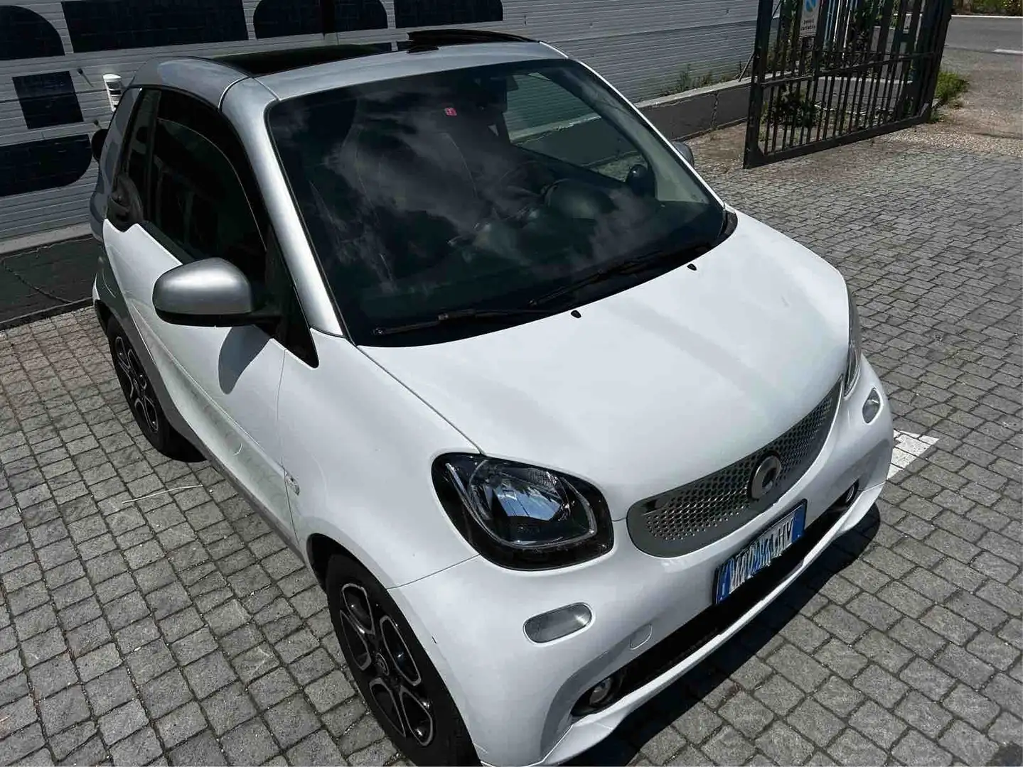 smart forTwo Fortwo Cabrio 1.0 Passion 71cv twinamic my18 Blanco - 1