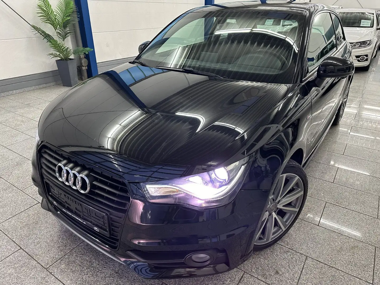 Audi A1 *S-LINE*BI-XENON*NAVI*BLUET*USB*1-HAND*S-HEFT Schwarz - 1