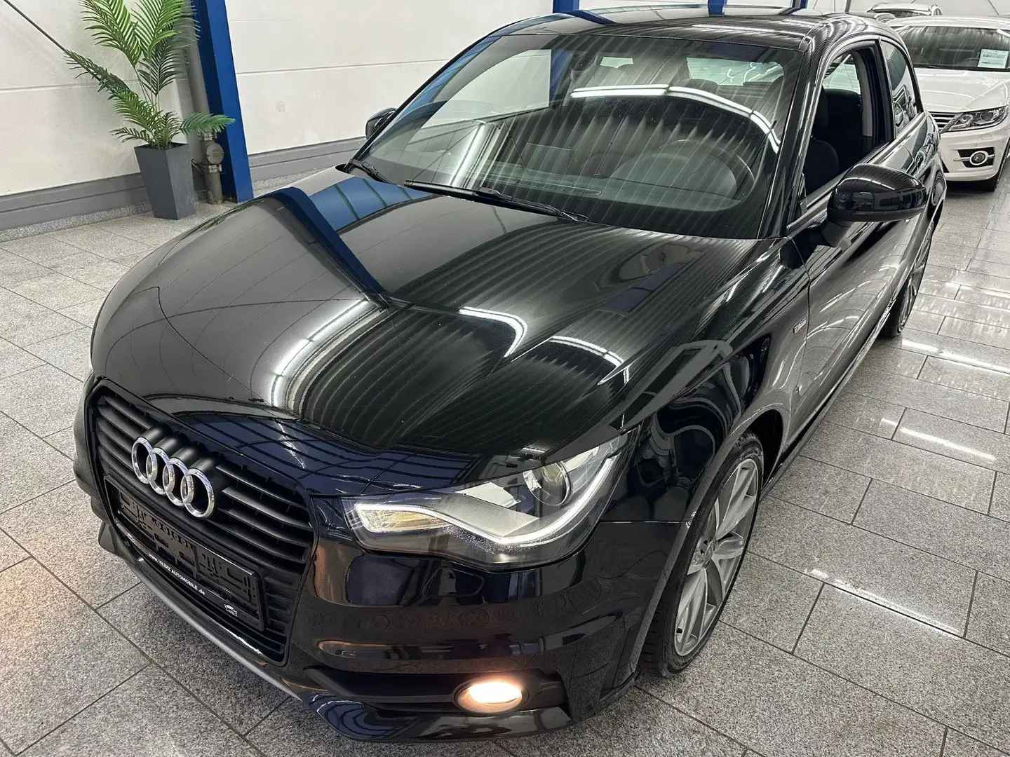 Audi A1 *S-LINE*BI-XENON*NAVI*BLUET*USB*1-HAND*S-HEFT Schwarz - 2