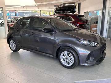 2 Hybrid 1.5i VVT-i Centre-Line 116CV