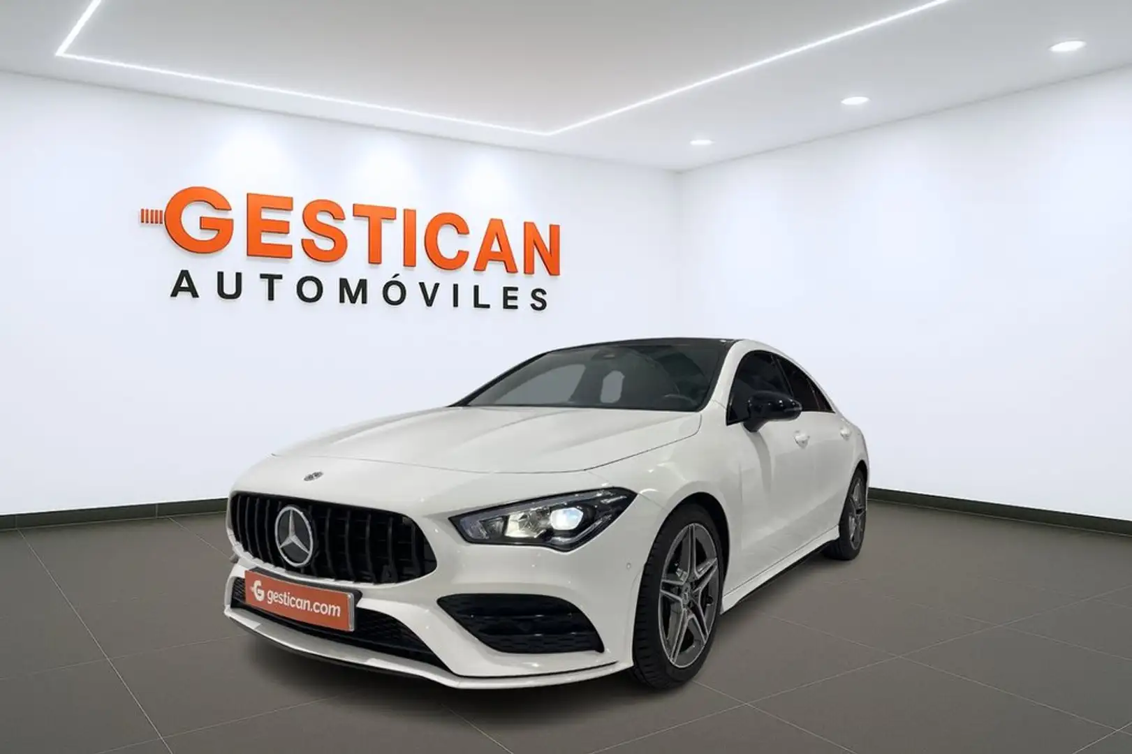 Mercedes-Benz CLA 180 Wit - 1