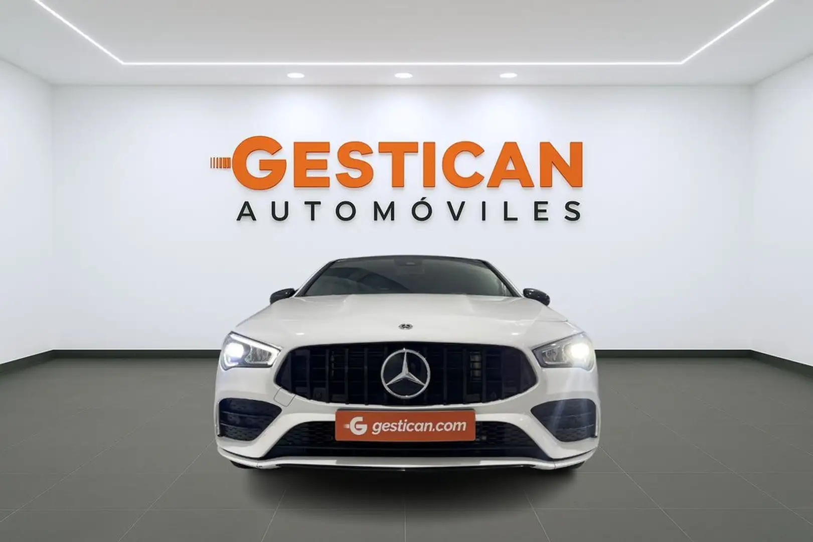 Mercedes-Benz CLA 180 Wit - 2