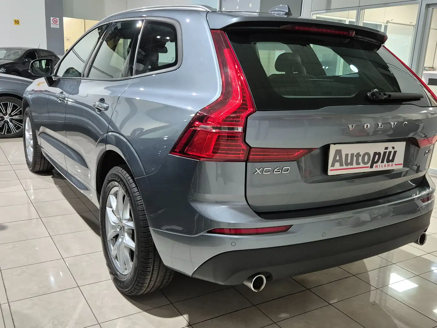 Volvo XC60 XC60 2.0 d4 eco Business awd geartronic Grigio - 2