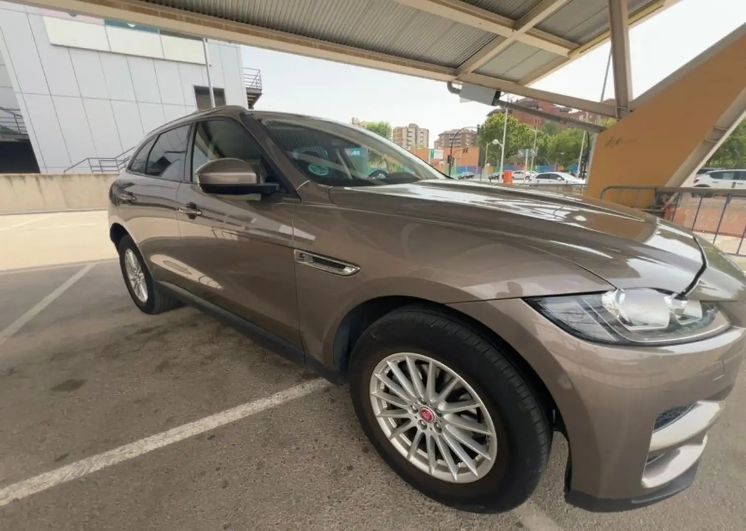 Jaguar F-Pace F-Pace 2.0i4D Portfolio Aut. RWD 180 Portfolio Bronce - 2
