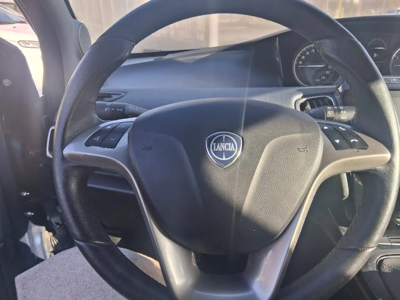 Lancia Ypsilon 2022 — фото 11