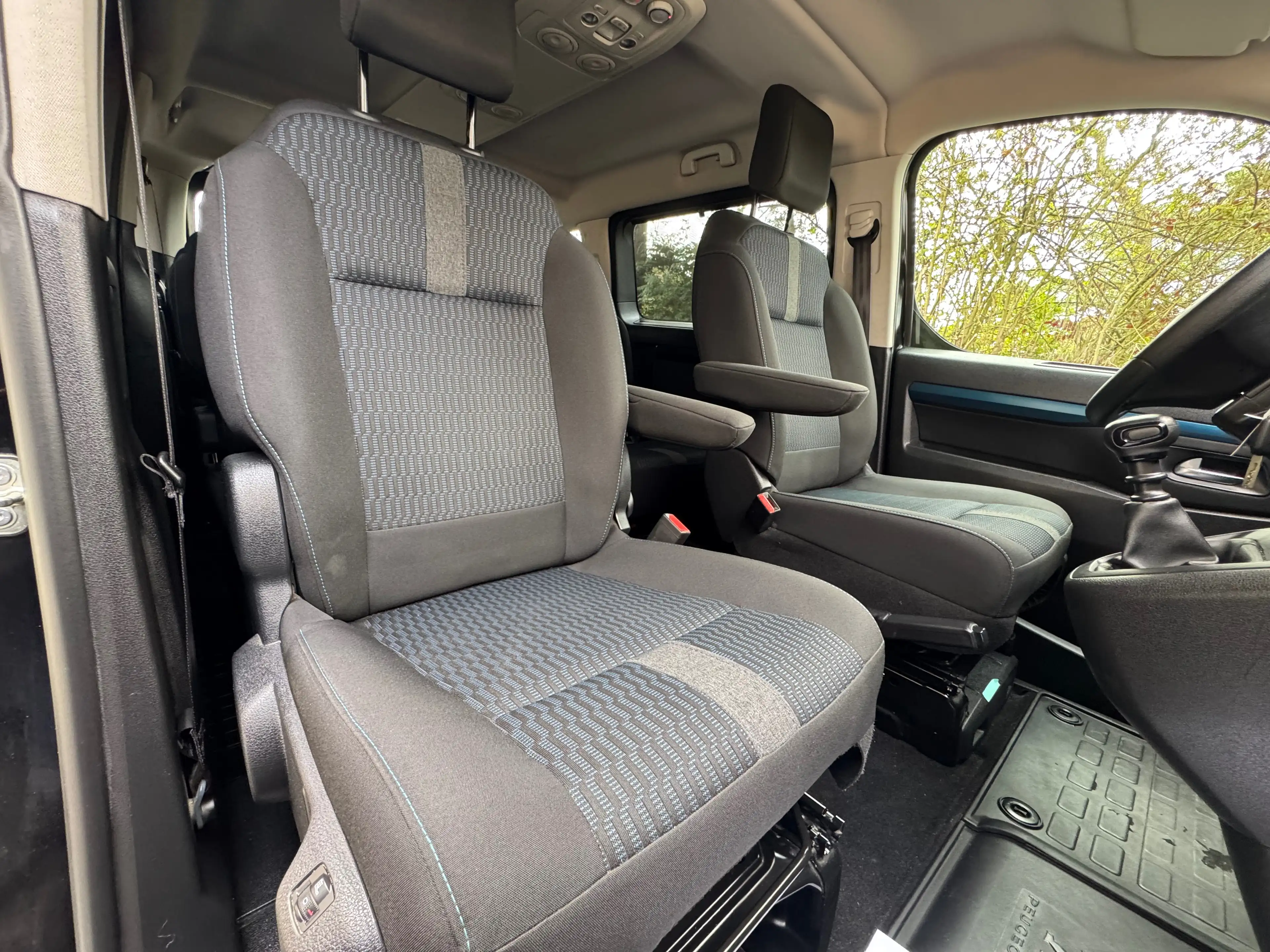 Peugeot Traveller 1.5 HDI // 8 PLACES // GPS // CARPLAY — photo 15