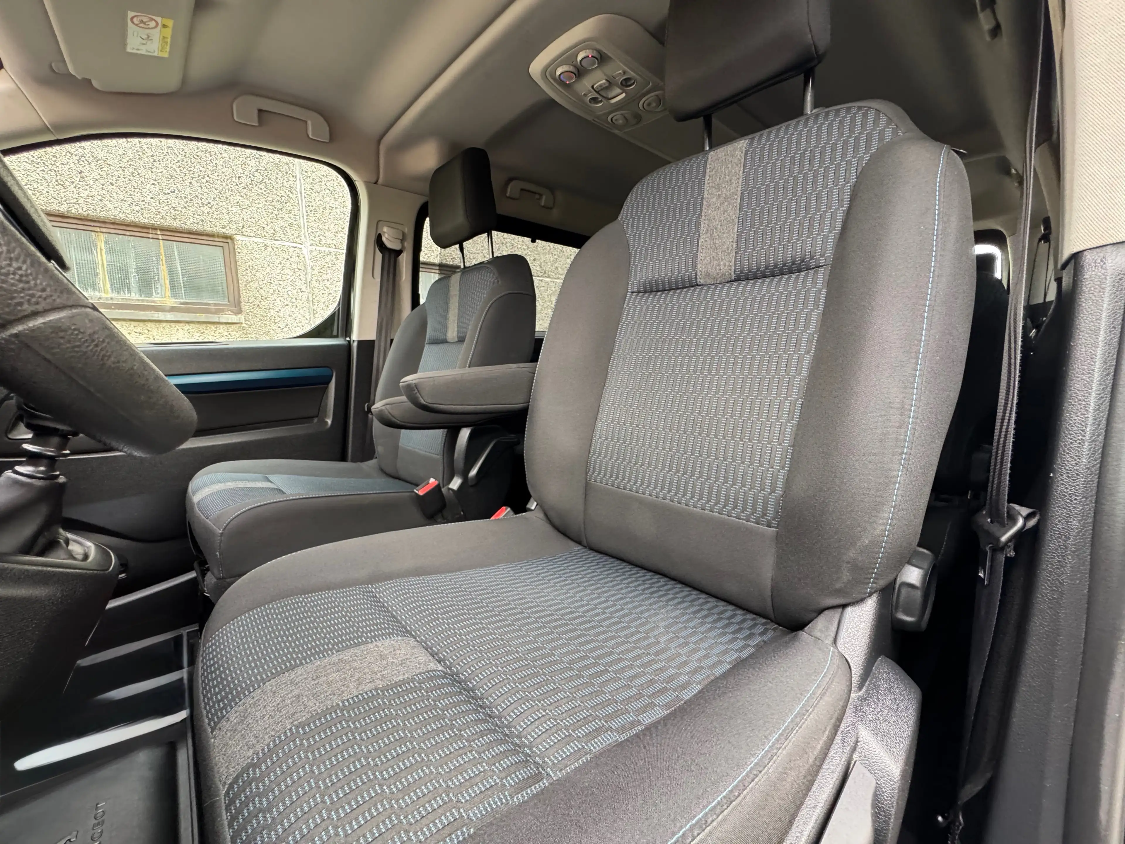 Peugeot Traveller 1.5 HDI // 8 PLACES // GPS // CARPLAY — photo 13