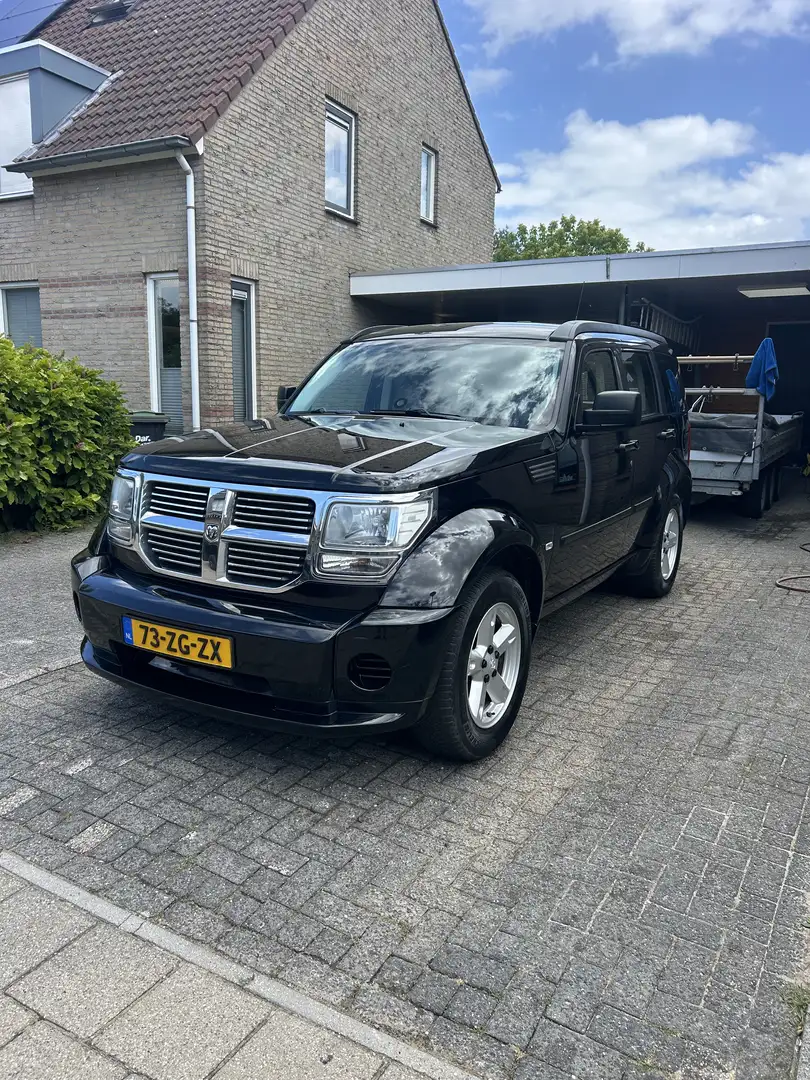 Dodge Nitro 3.7 V6 SE Schwarz - 1