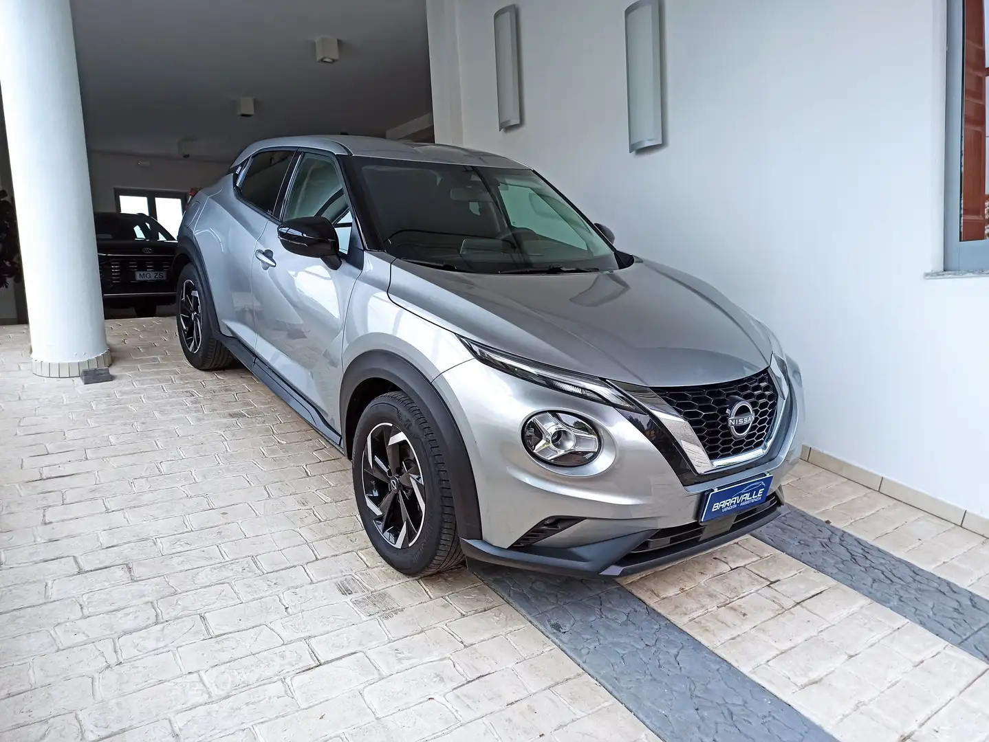Nissan Juke 1.0 dig-t Acenta 114cv Grigio - 1