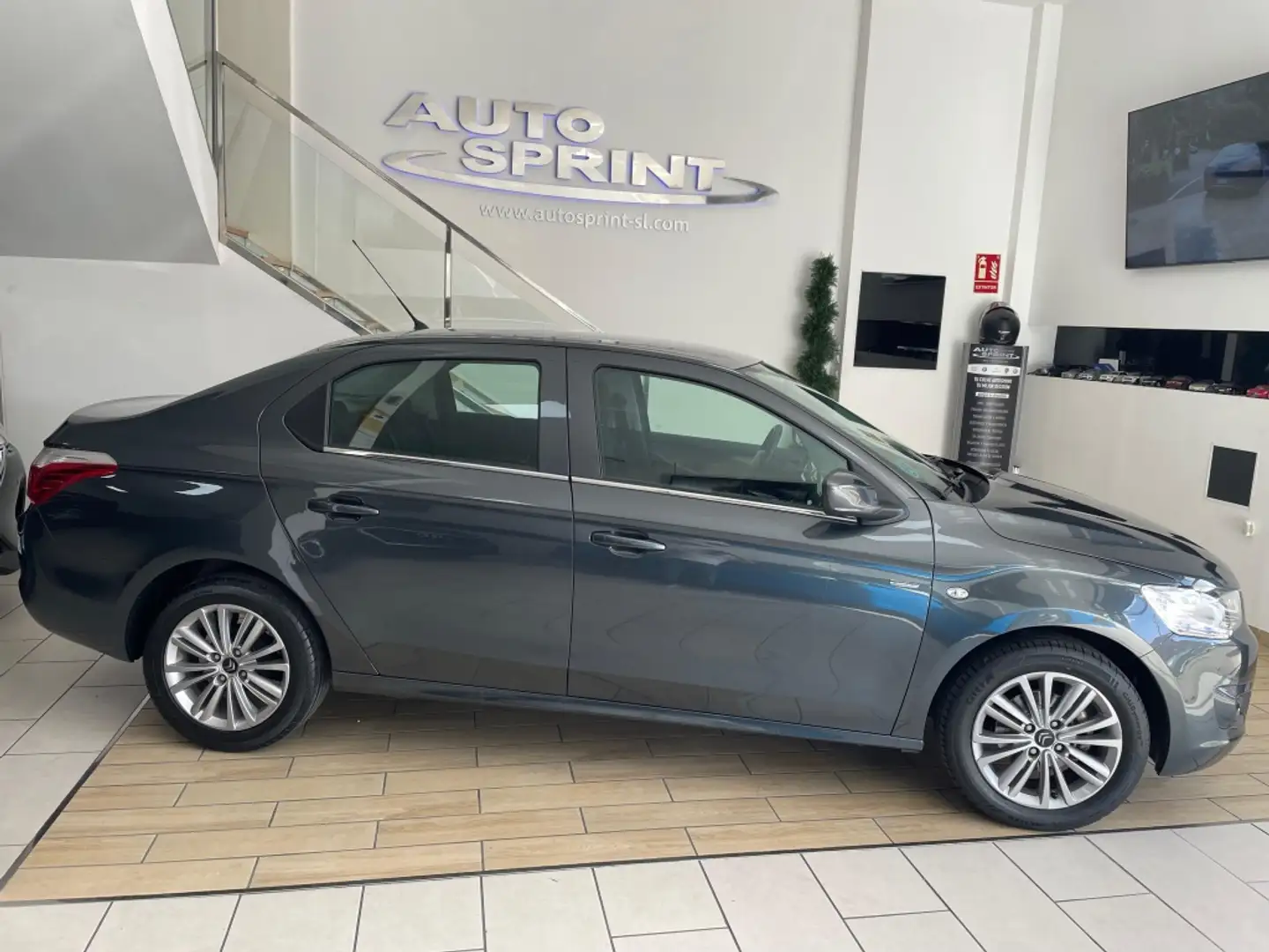 Citroen C-Elysée 1.2 PureTech Exclusive 82 Gris - 2