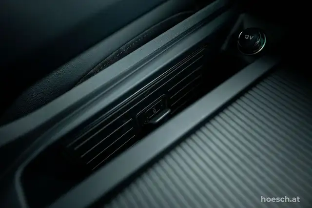 Audi Q8 e-tron 55 SB quattro 2x S-LINE PANO MATRIX LUFT -49% Ansicht 34