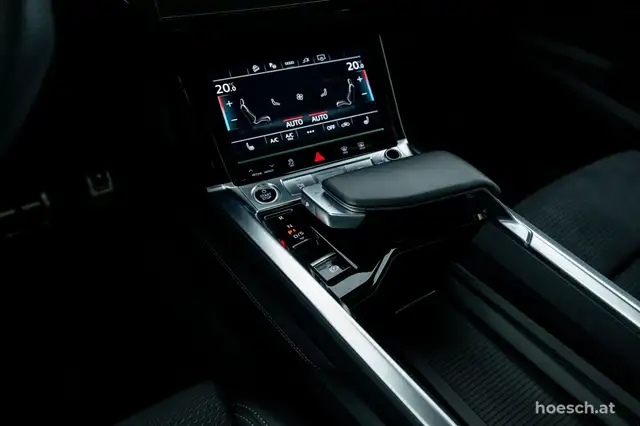 Audi Q8 e-tron 55 SB quattro 2x S-LINE PANO MATRIX LUFT -49% Ansicht 32