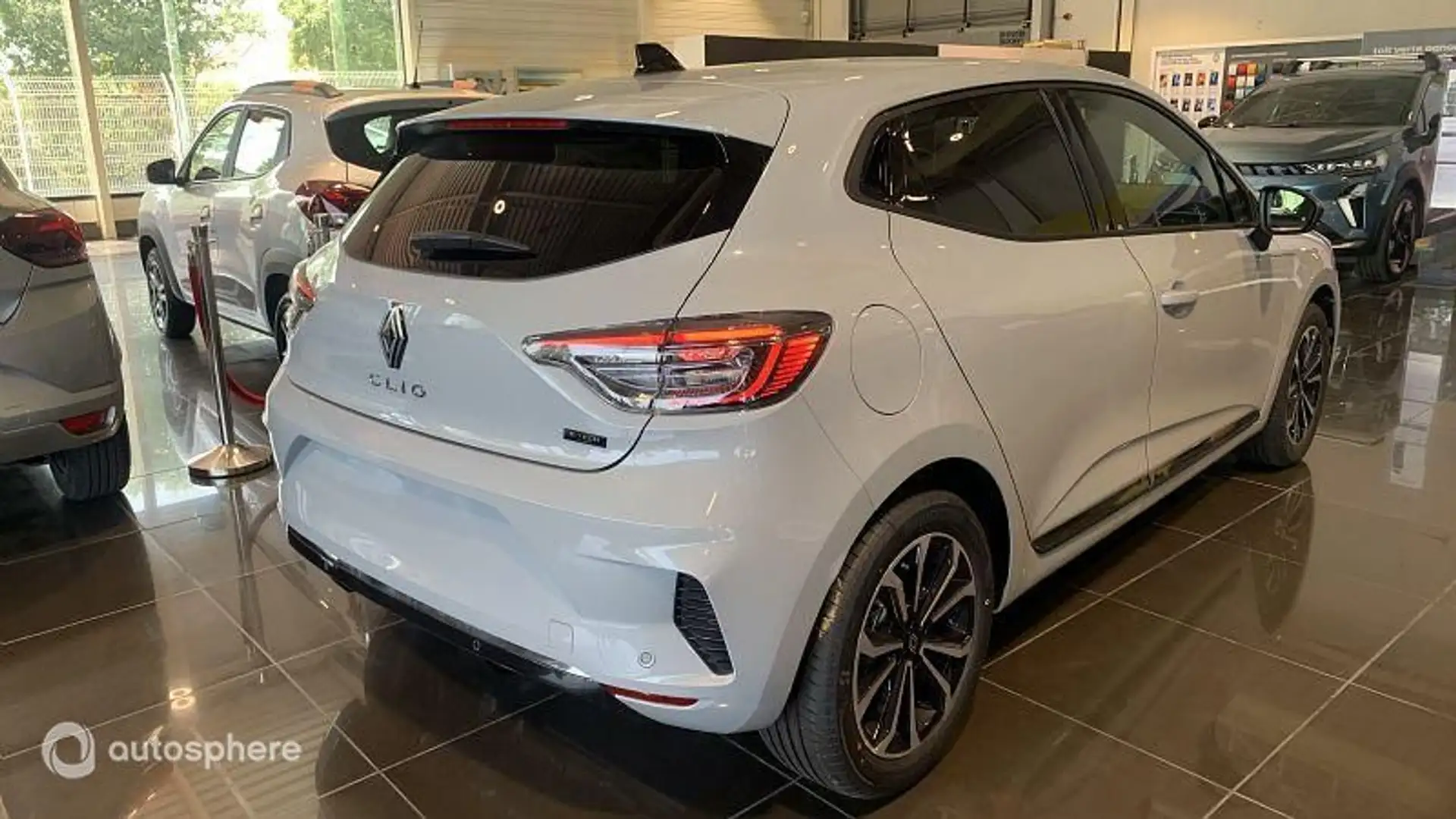 Renault Clio 1.6 E-Tech 145ch full hybrid Techno - 24 - 2