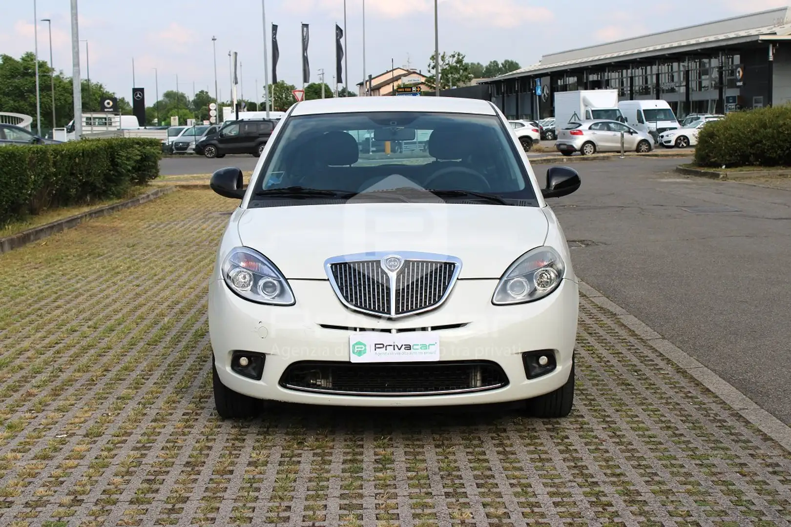 Lancia Ypsilon Ypsilon 1.4 Unyca Ecochic GPL Blanc - 2