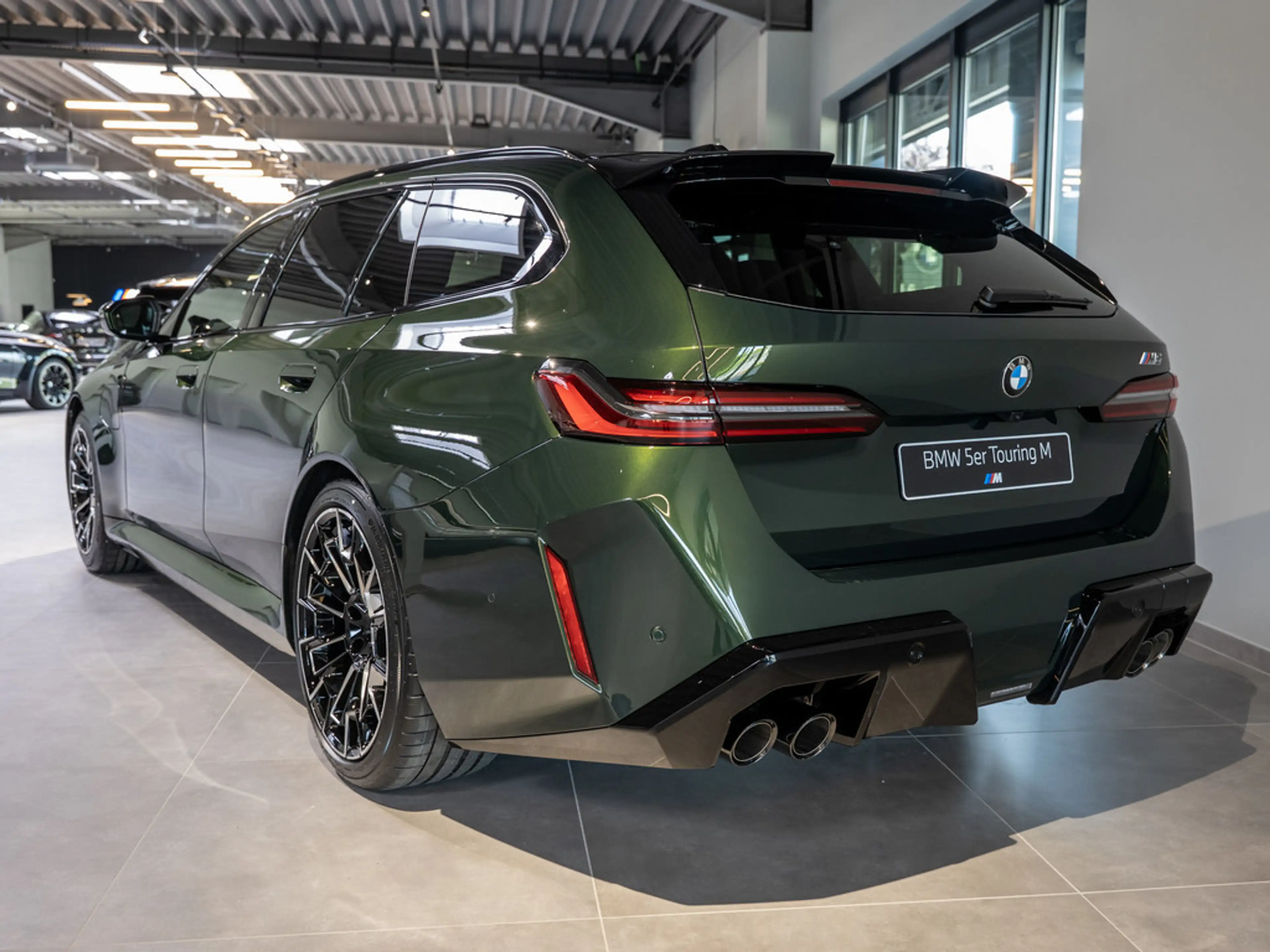 BMW M5 Touring 360° LED SITZBELÜFTUNG ACC AHK B&W — photo 7