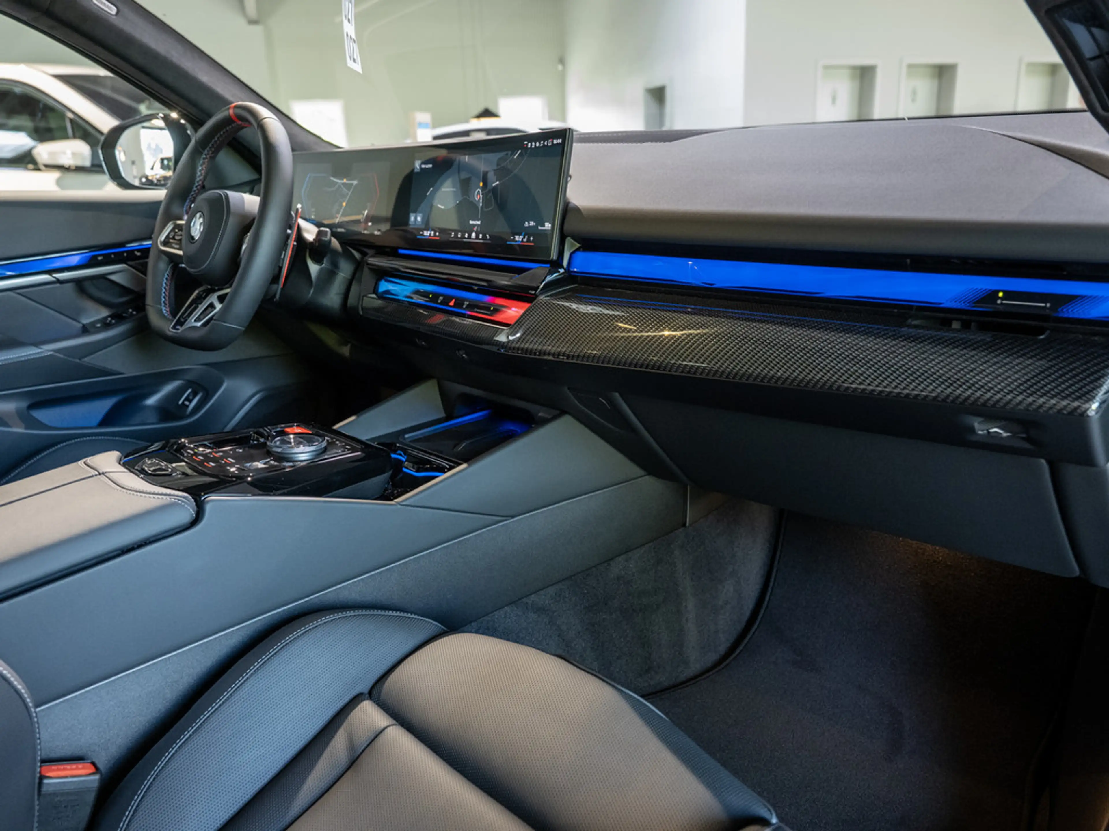 BMW M5 Touring 360° LED SITZBELÜFTUNG ACC AHK B&W — photo 7