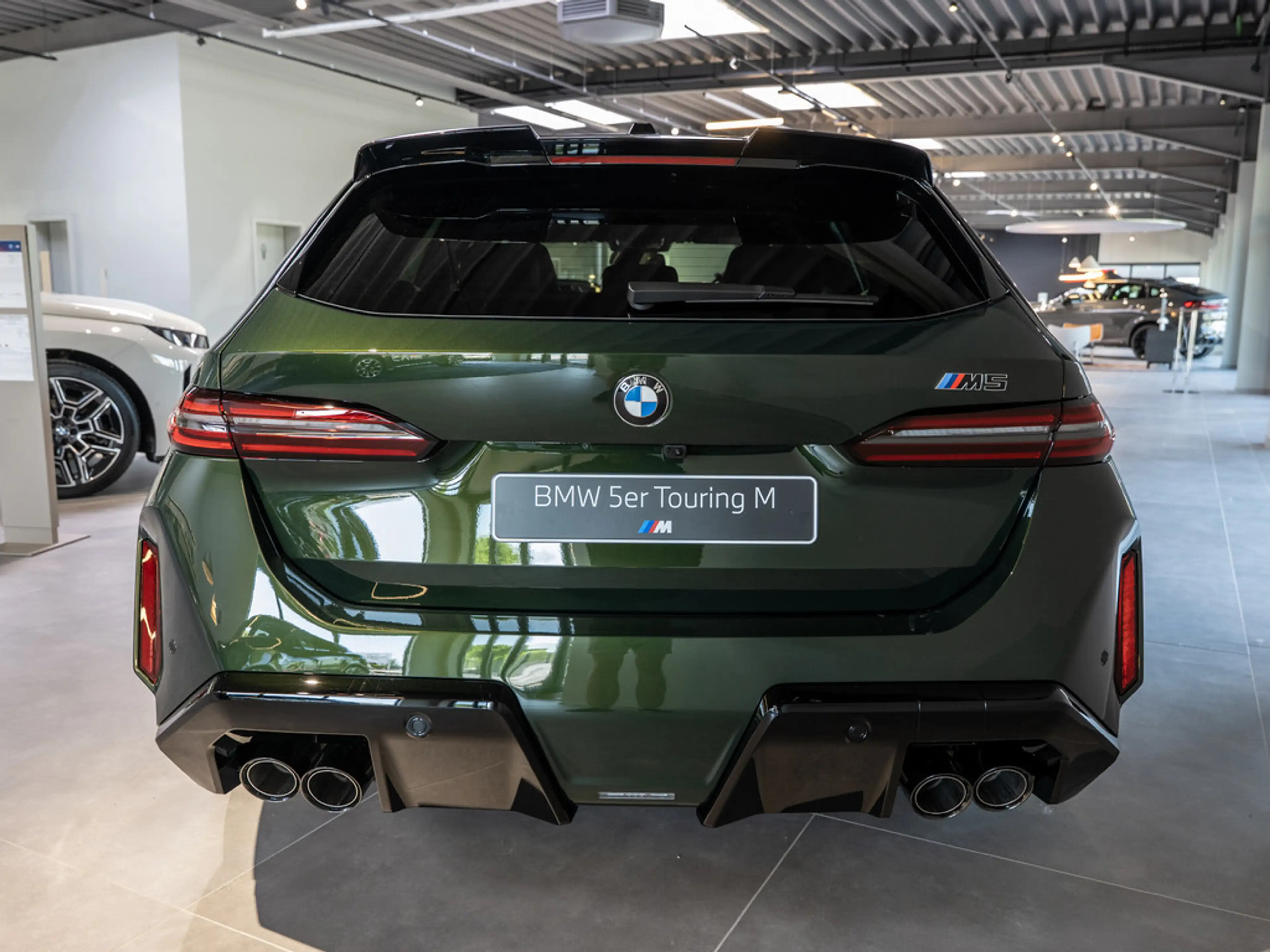BMW M5 Touring 360° LED SITZBELÜFTUNG ACC AHK B&W — photo 5